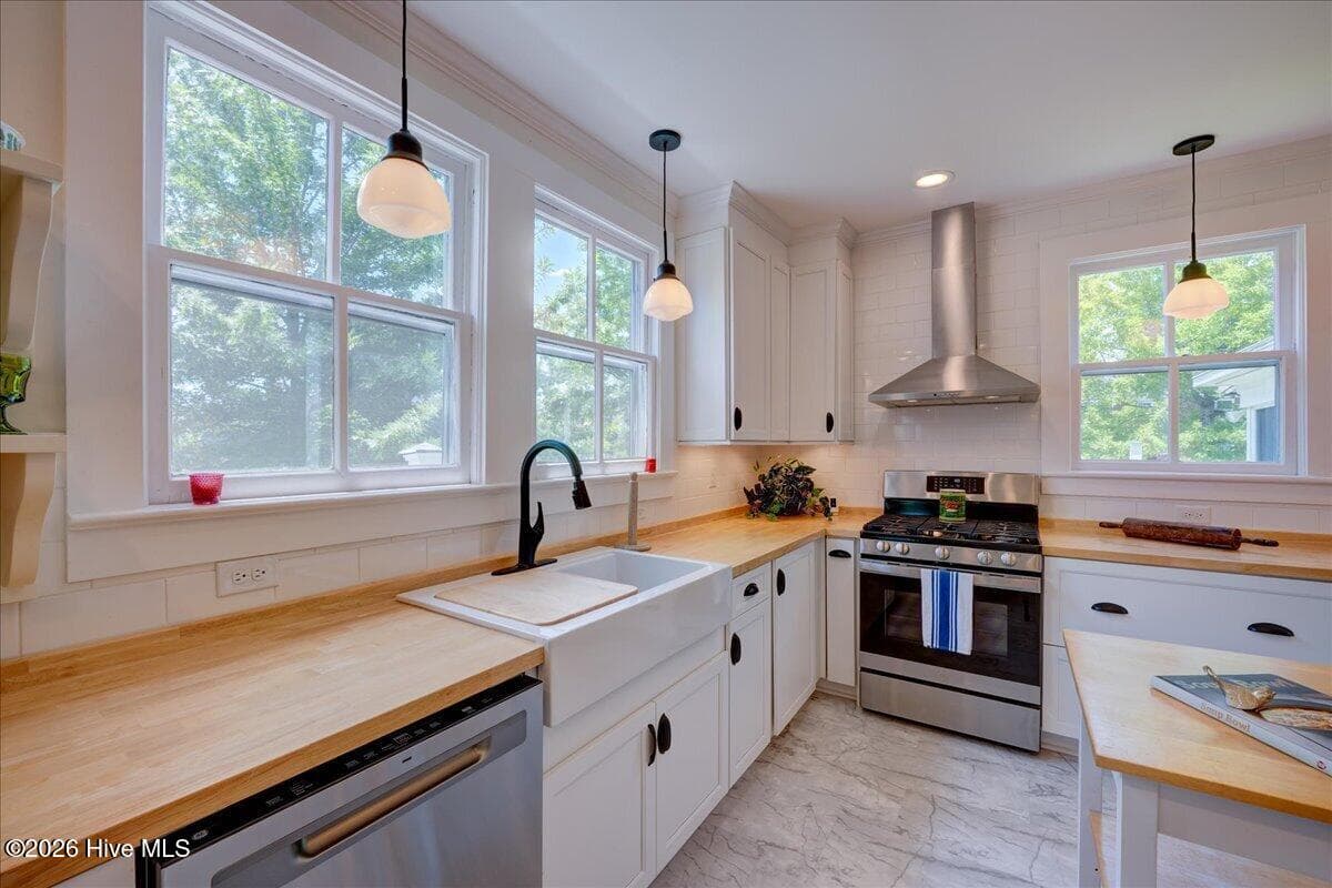 Single Family Residence at 405 Hancock Street, New Bern, NC 28560, photo 17 of 113