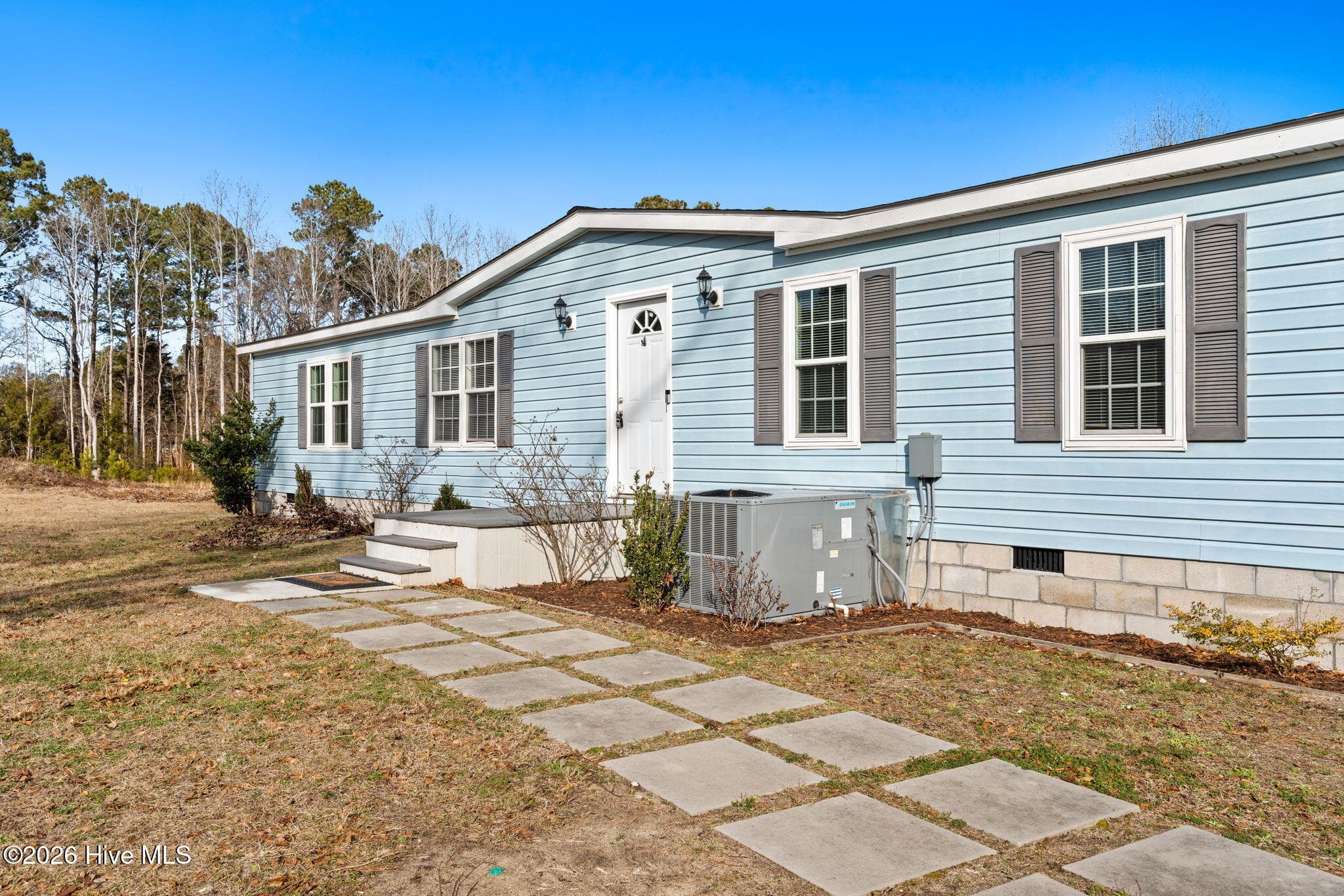 Manufactured Home at 286 Edgewater Drive SW, Shallotte, NC 28470, photo 4 of 56