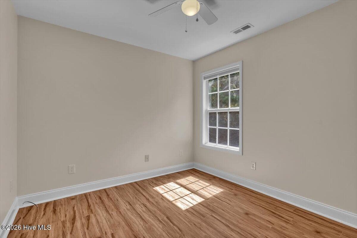 Single Family Residence at 118 Crooked Run Drive, New Bern, NC 28560, photo 25 of 49