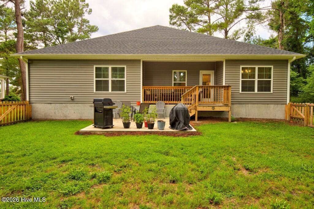 Single Family Residence at 1109 Coral Reef Drive, New Bern, NC 28560, photo 29 of 39