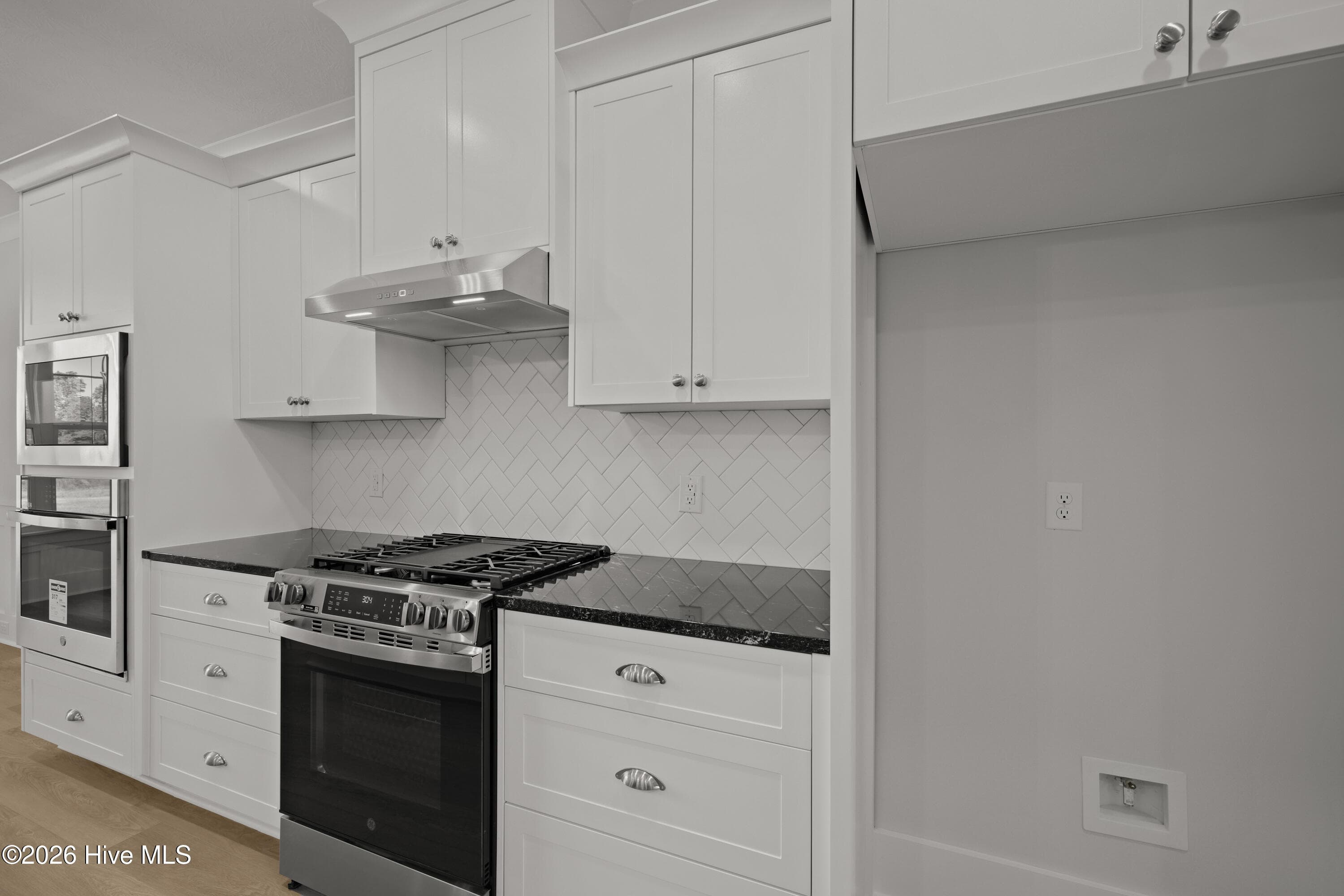 Tile backsplash in a herringbone layout - 1096 Bellingham Drive, Beech Island, SC 29842
