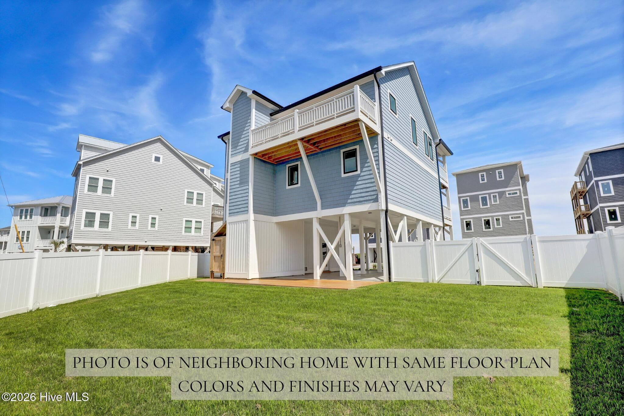 Single Family Residence at 735 Dune Ridge Court, Surf City, NC 28445, photo 12 of 37