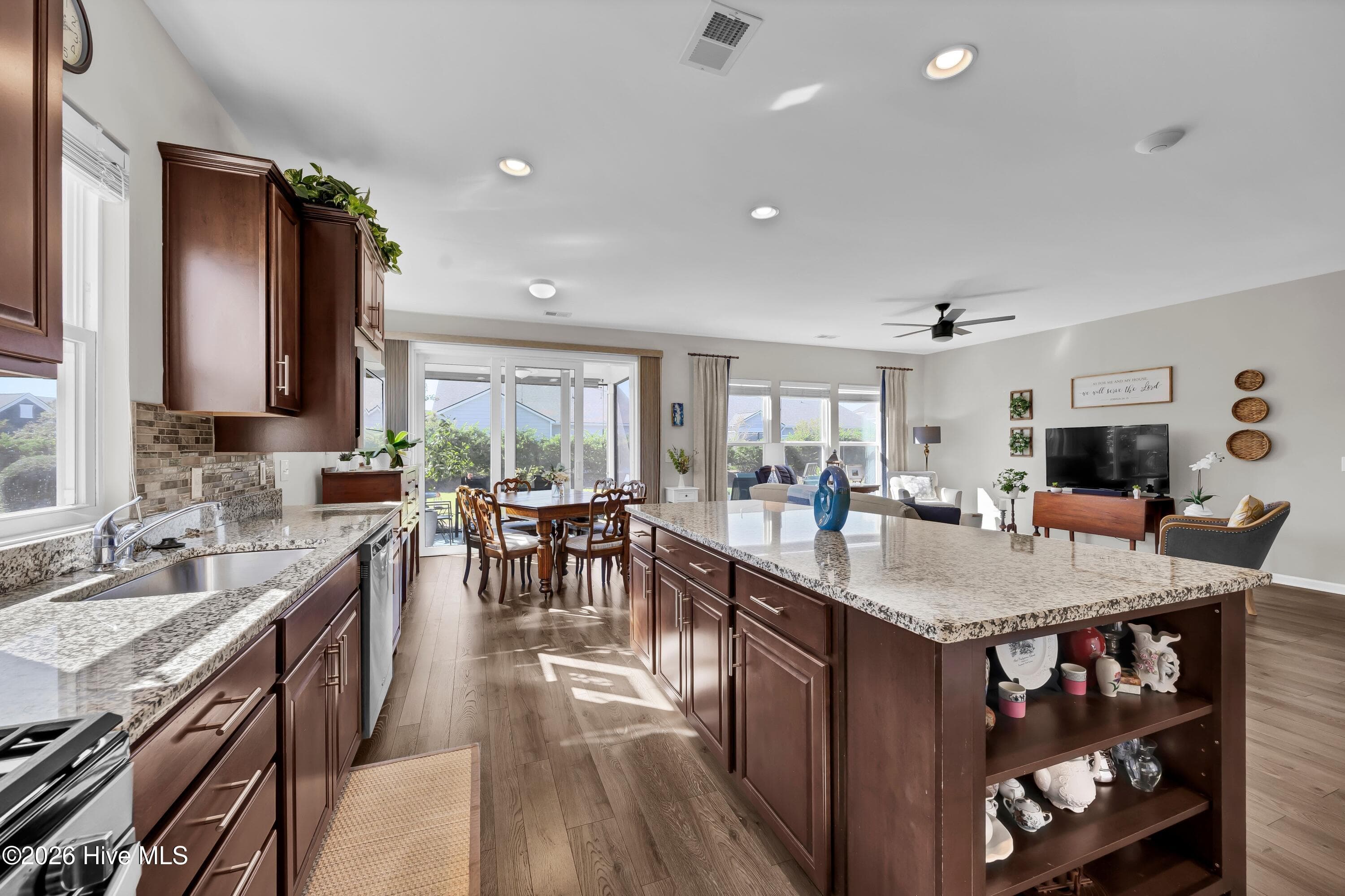 Single Family Residence at 4012 Ruddy Duck Way, Wilmington, NC 28412, photo 6 of 44
