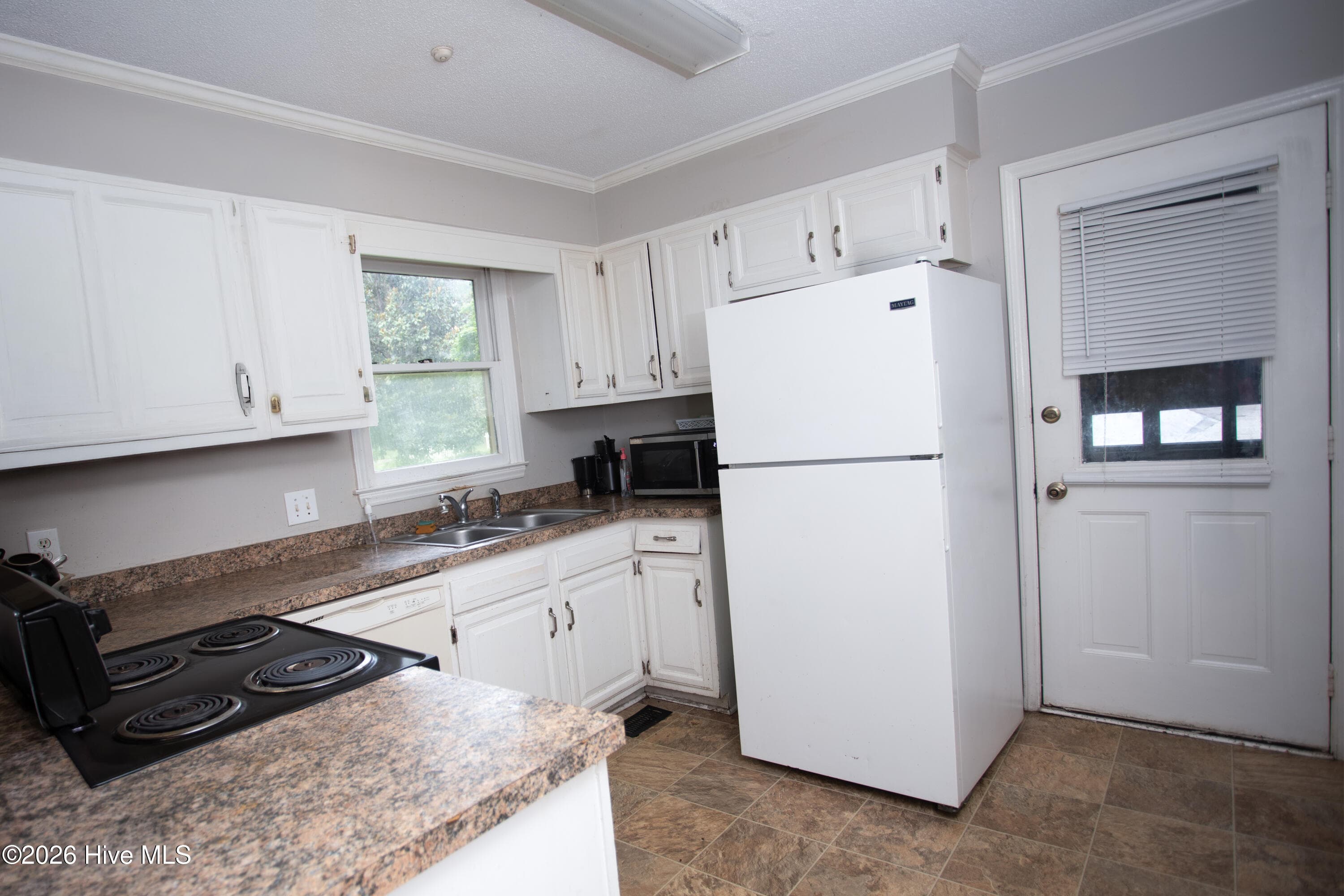 Single Family Residence at 1504 Darby Place, Goldsboro, NC 27534, photo 7 of 16
