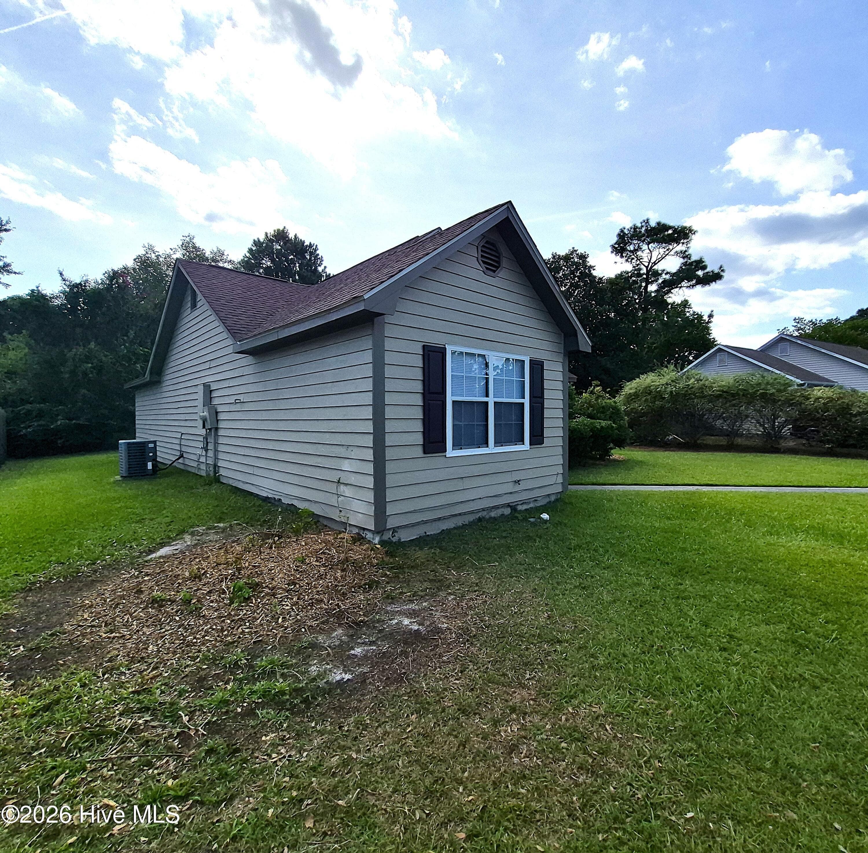 Single Family Residence at 809 Autumn Leaves Court, Wilmington, NC 28411, photo 10 of 26