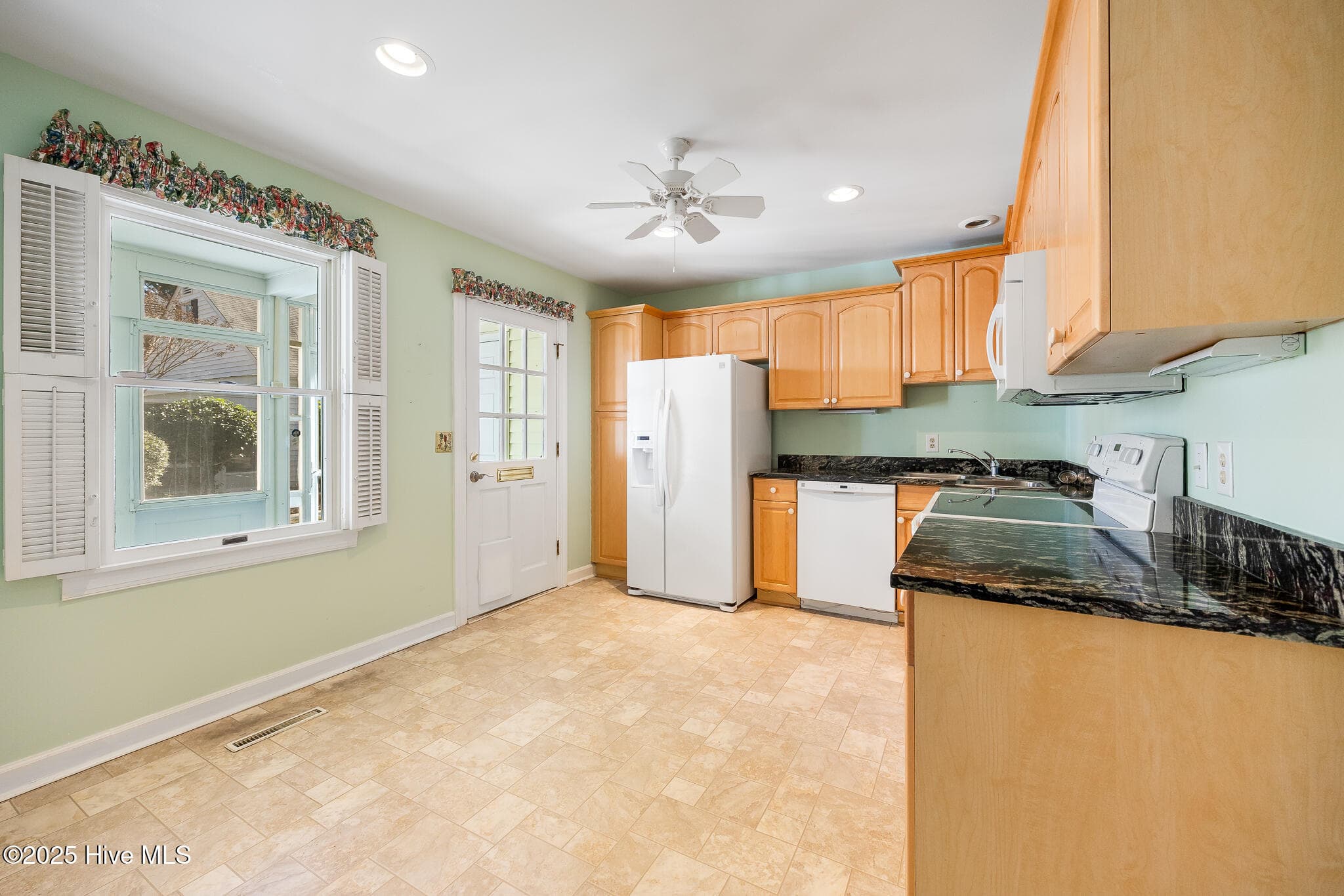 Condominium at 12 Village Green Circle 12, Southern Pines, NC 28387, photo 4 of 40