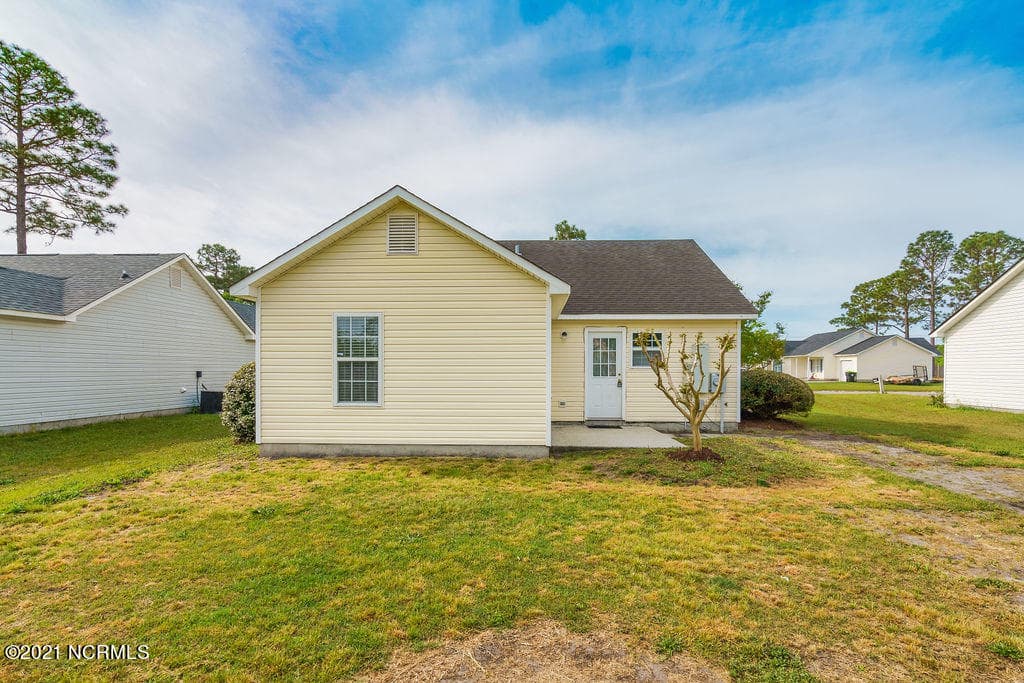 Single Family Residence at 6701 Alamosa Drive, Wilmington, NC 28411, photo 4 of 46