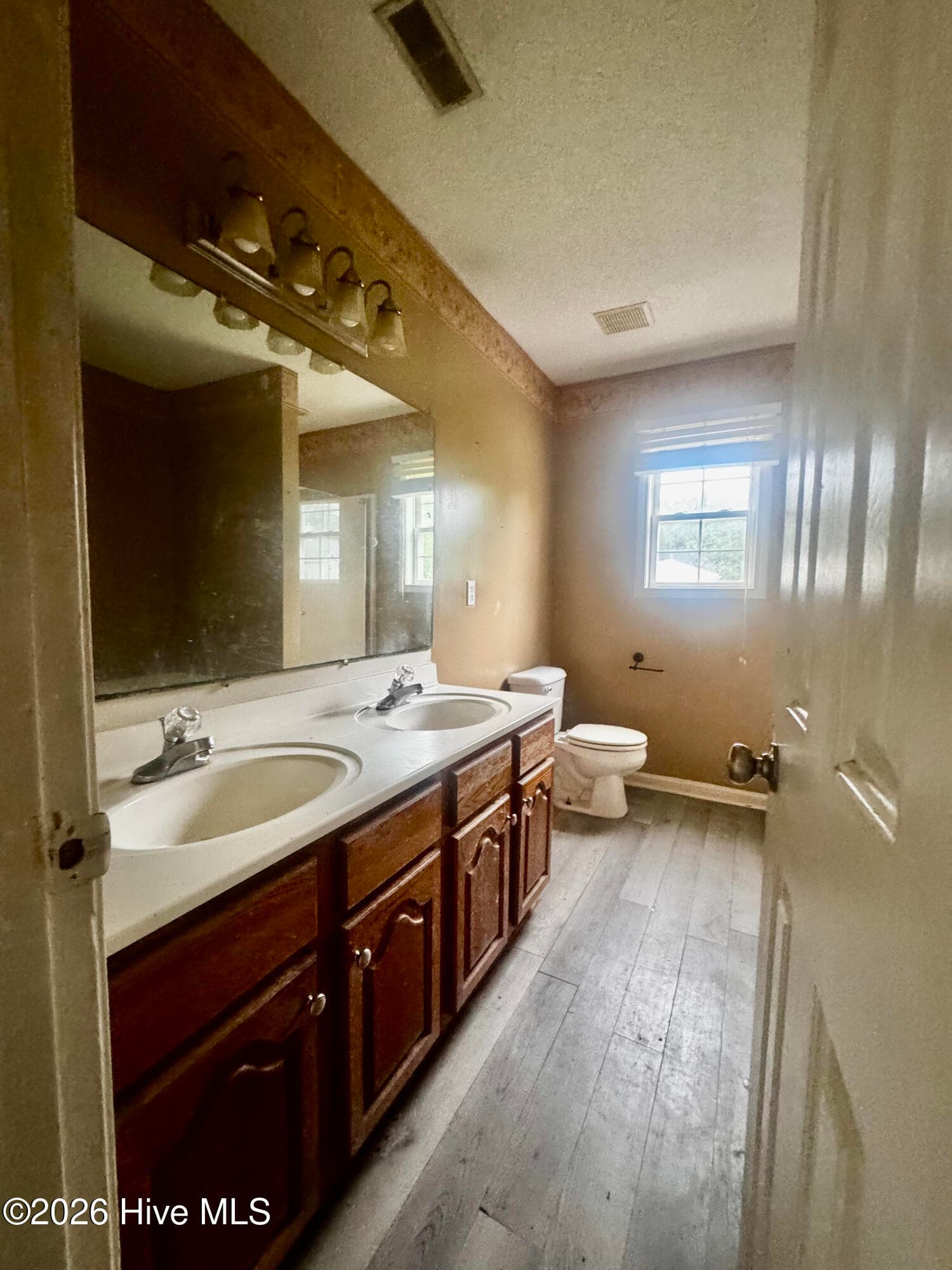 Single Family Residence at 111 Quail Creek Drive, Hubert, NC 28539, photo 12 of 25