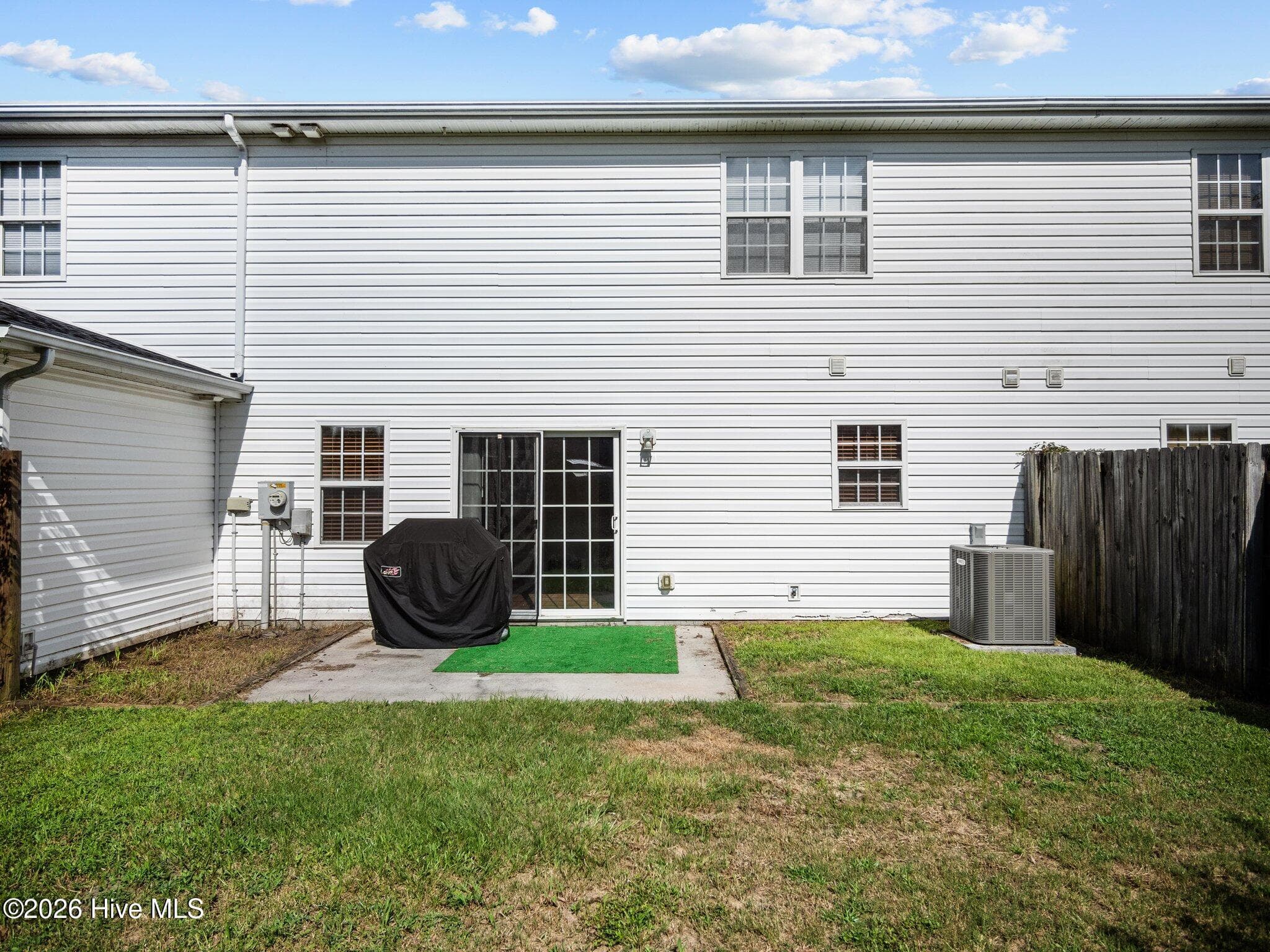 Townhouse at 110 Creeker Town Way, Hubert, NC 28539, photo 4 of 44