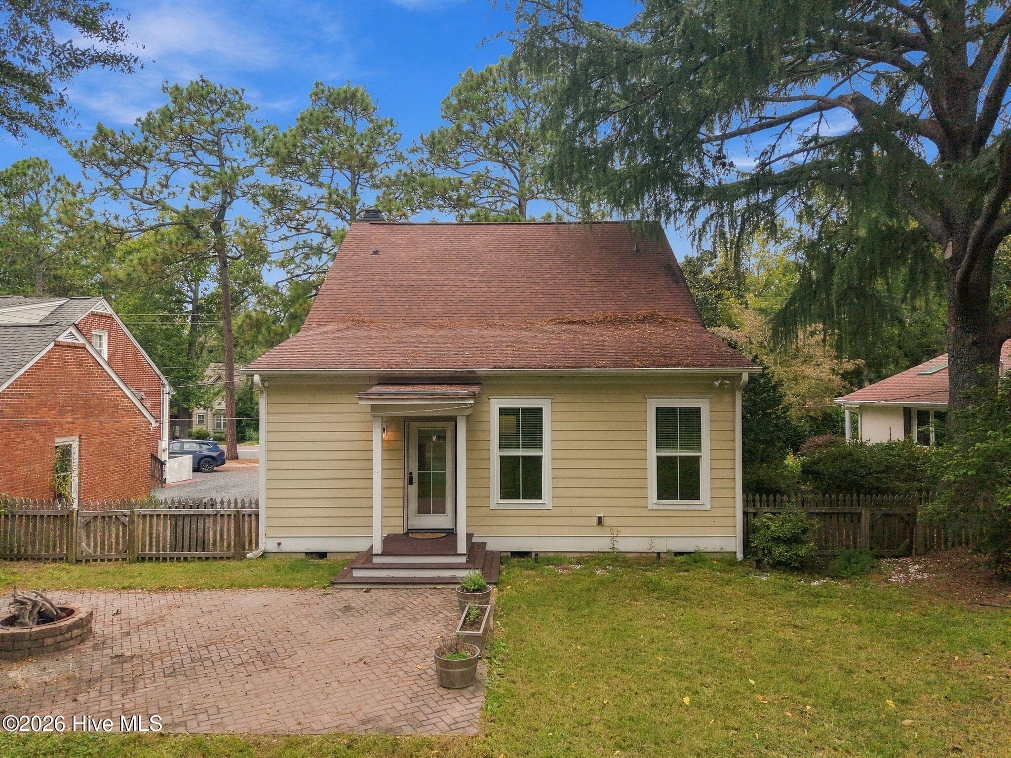 Single Family Residence at 445 N May Street, Southern Pines, NC 28387, photo 4 of 51