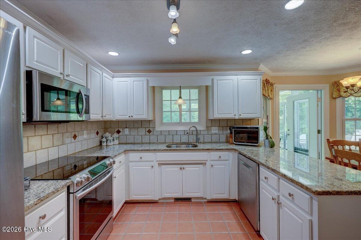 Single Family Residence at 306 Taliaferro Lane, New Bern, NC 28560, photo 19 of 53
