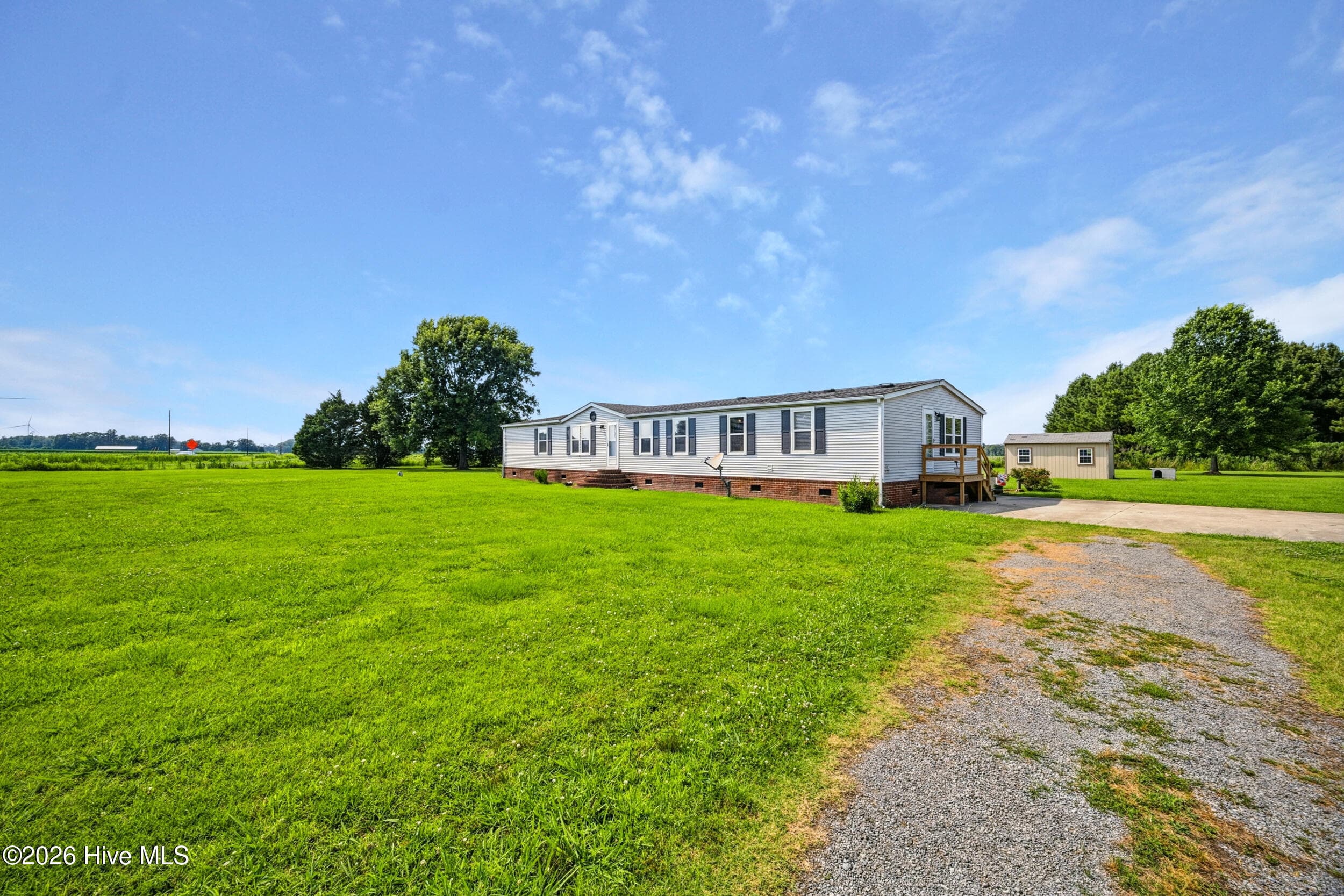 Manufactured Home at 641 W Bear Swamp Road, Hertford, NC 27944, photo 2 of 40