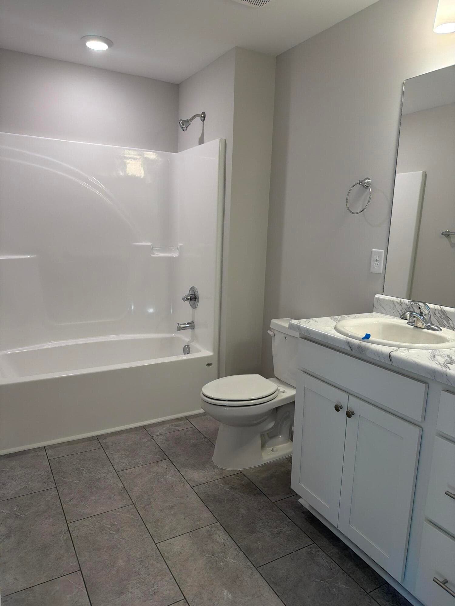 Upstairs Bath - 1411 Elias Station, Thomson, GA 30824