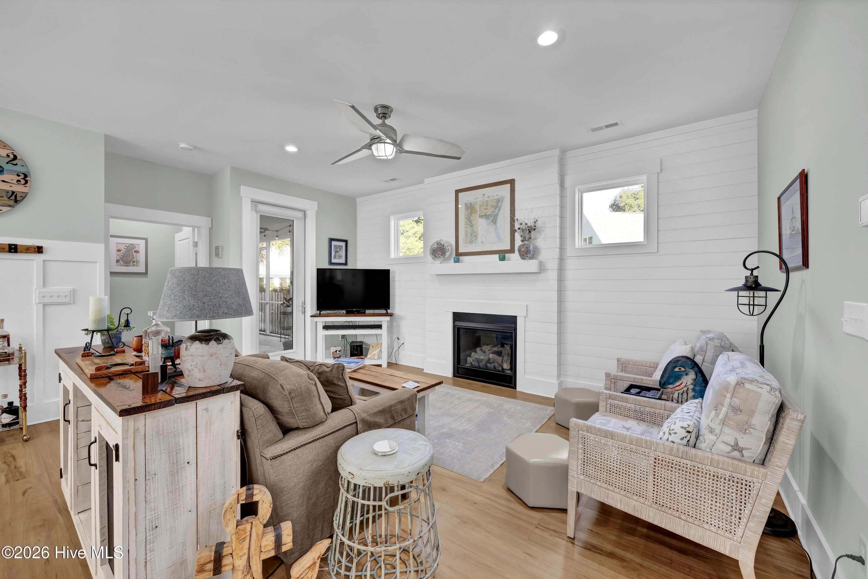 Single Family Residence at 702 Fayetteville Avenue, Carolina Beach, NC 28428, photo 6 of 31