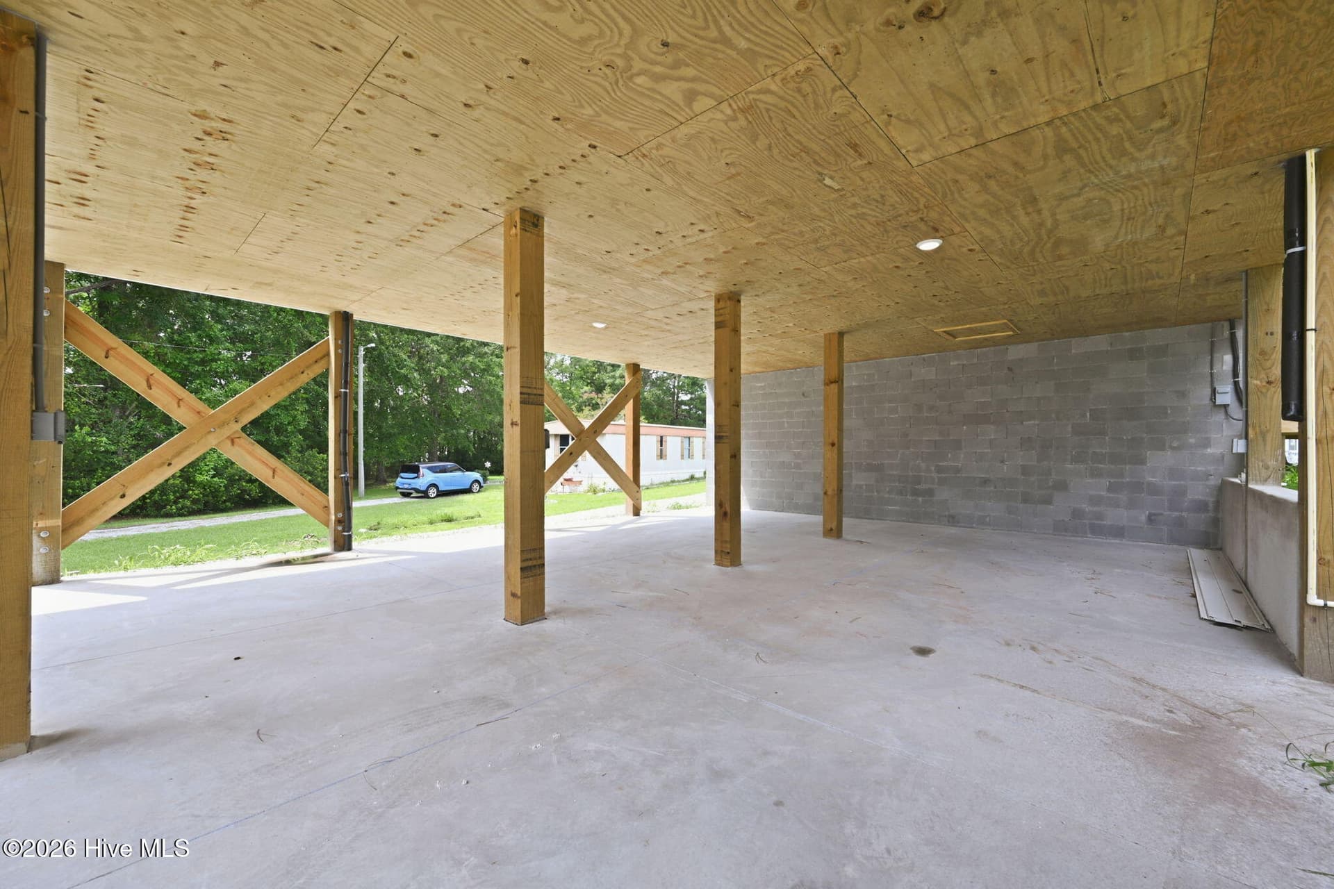 Single Family Residence at 751 Driftwood Drive, Hampstead, NC 28443, photo 7 of 52
