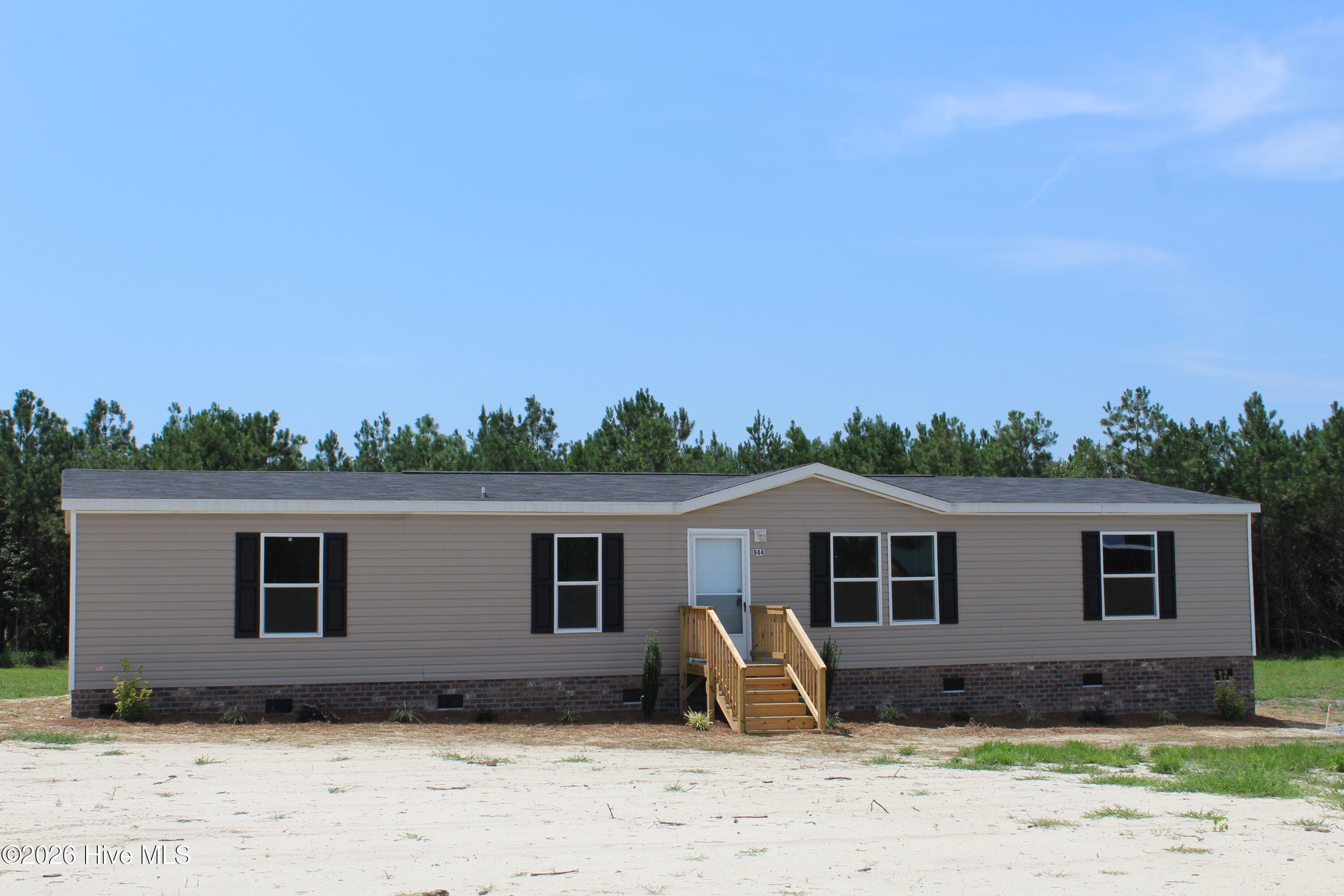 Manufactured Home at 944 Blind Bridge Road, Magnolia, NC 28453, photo 12 of 17