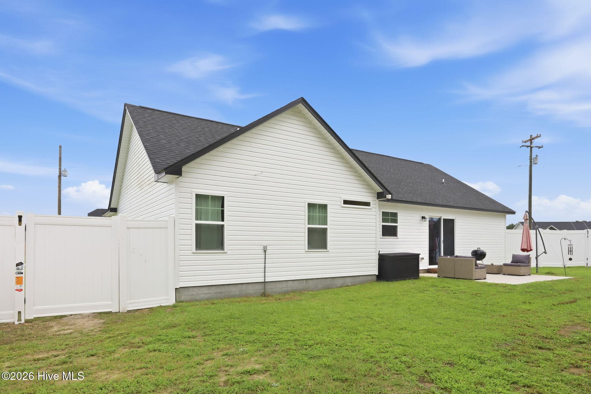 Single Family Residence at 321 Cotton Hill Place, Hubert, NC 28539, photo 3 of 4