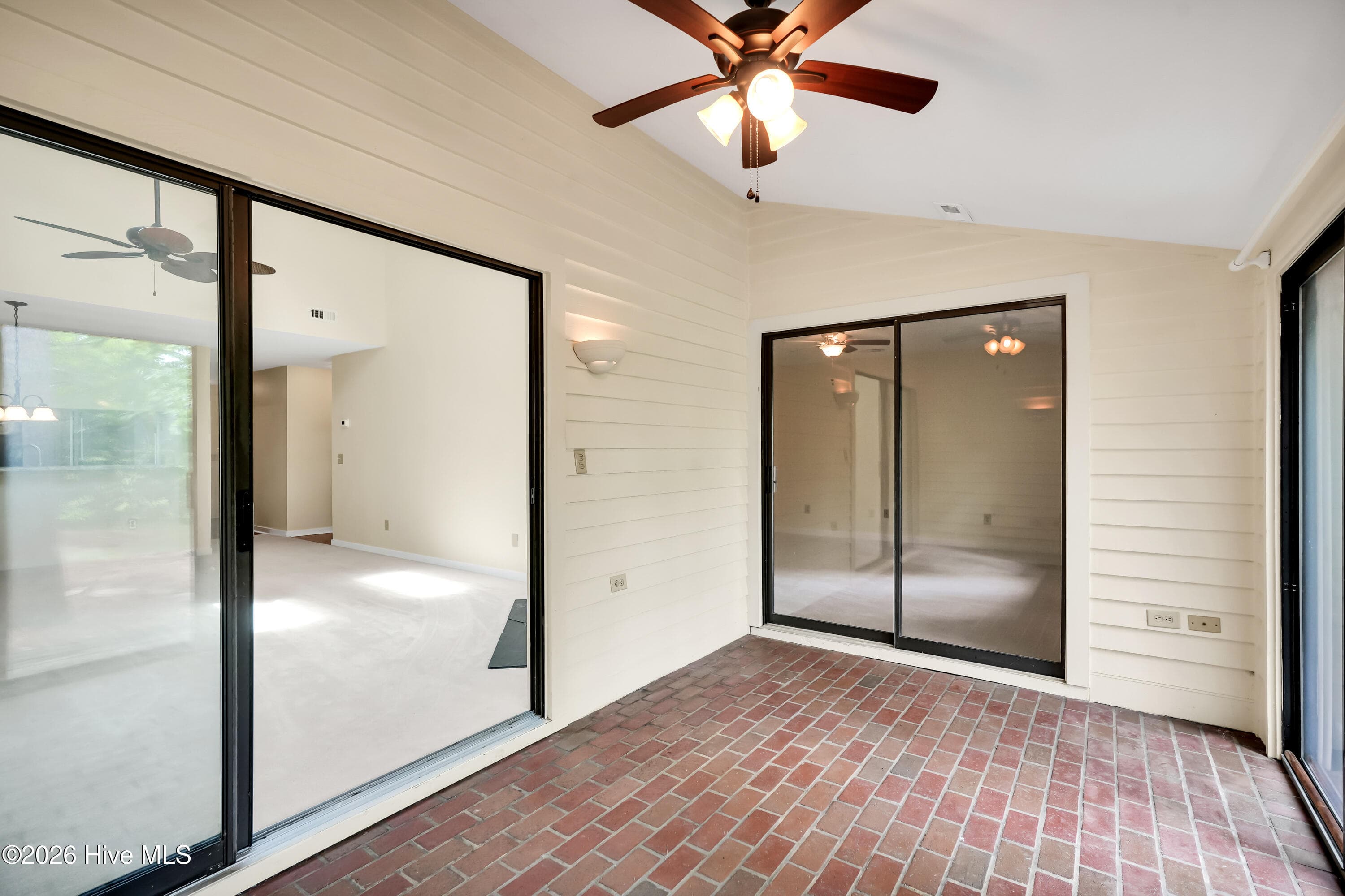 Townhouse at 221 Inland Greens Circle, Wilmington, NC 28405, photo 17 of 44