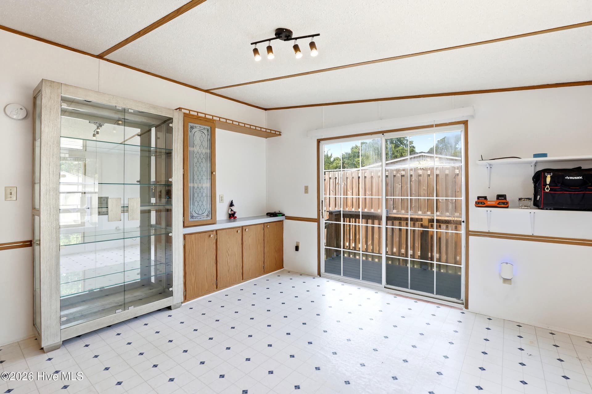 Manufactured Home at 709 Inlet Acres Drive, Wilmington, NC 28412, photo 13 of 44