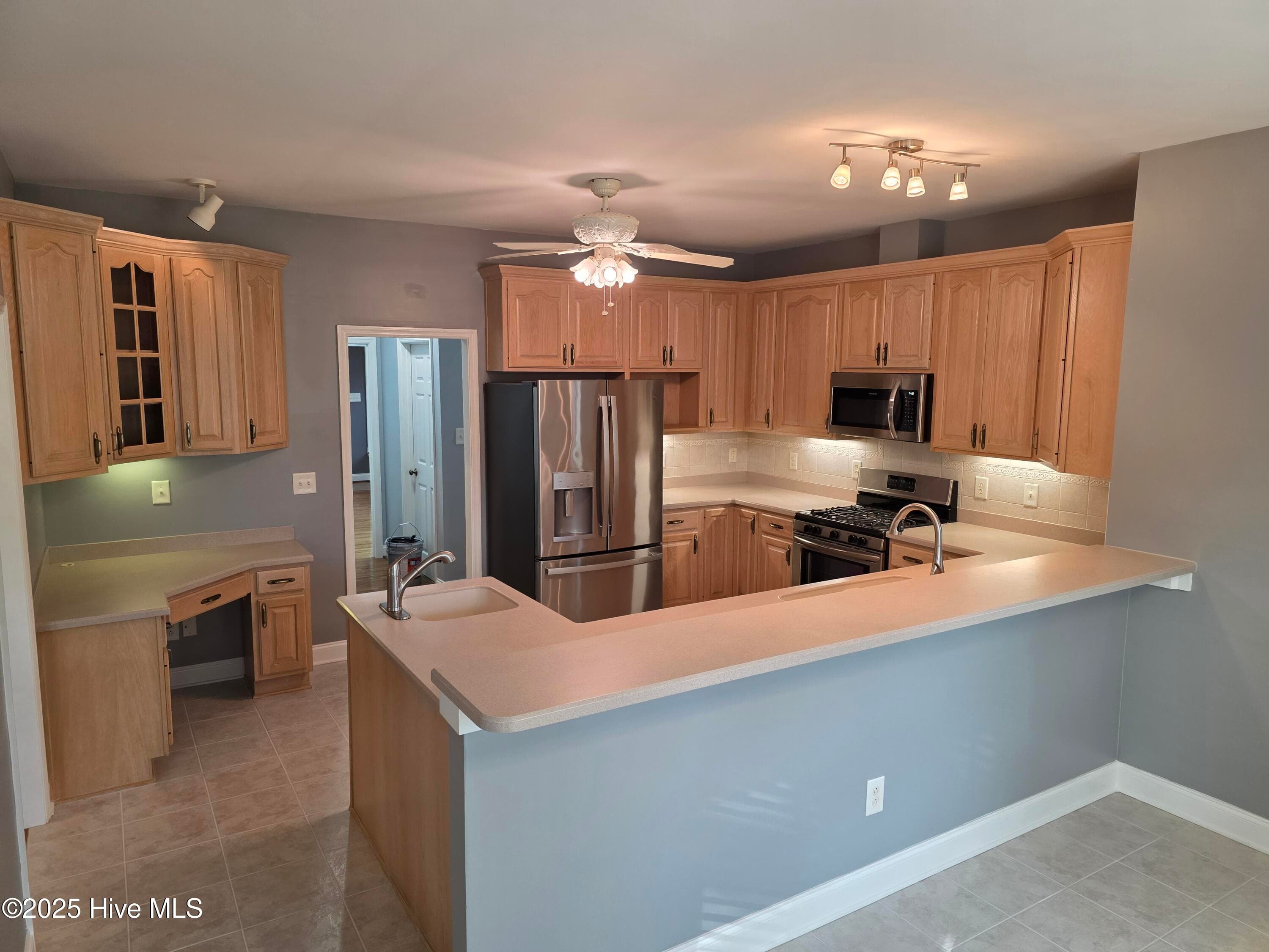Single Family Residence at 219 Drake Landing, New Bern, NC 28560, photo 15 of 60