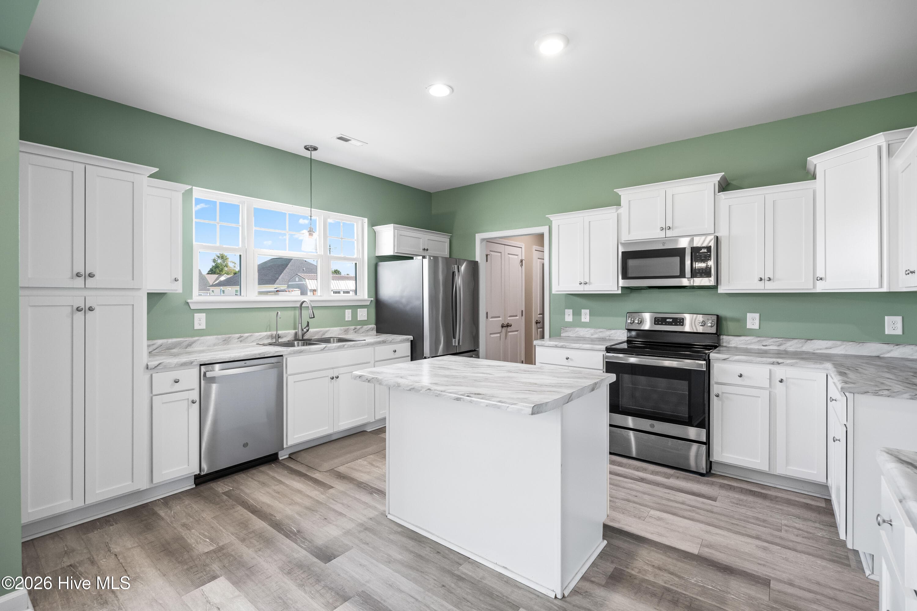 Single Family Residence at 158 Uzzell Road, Hubert, NC 28539, photo 13 of 45
