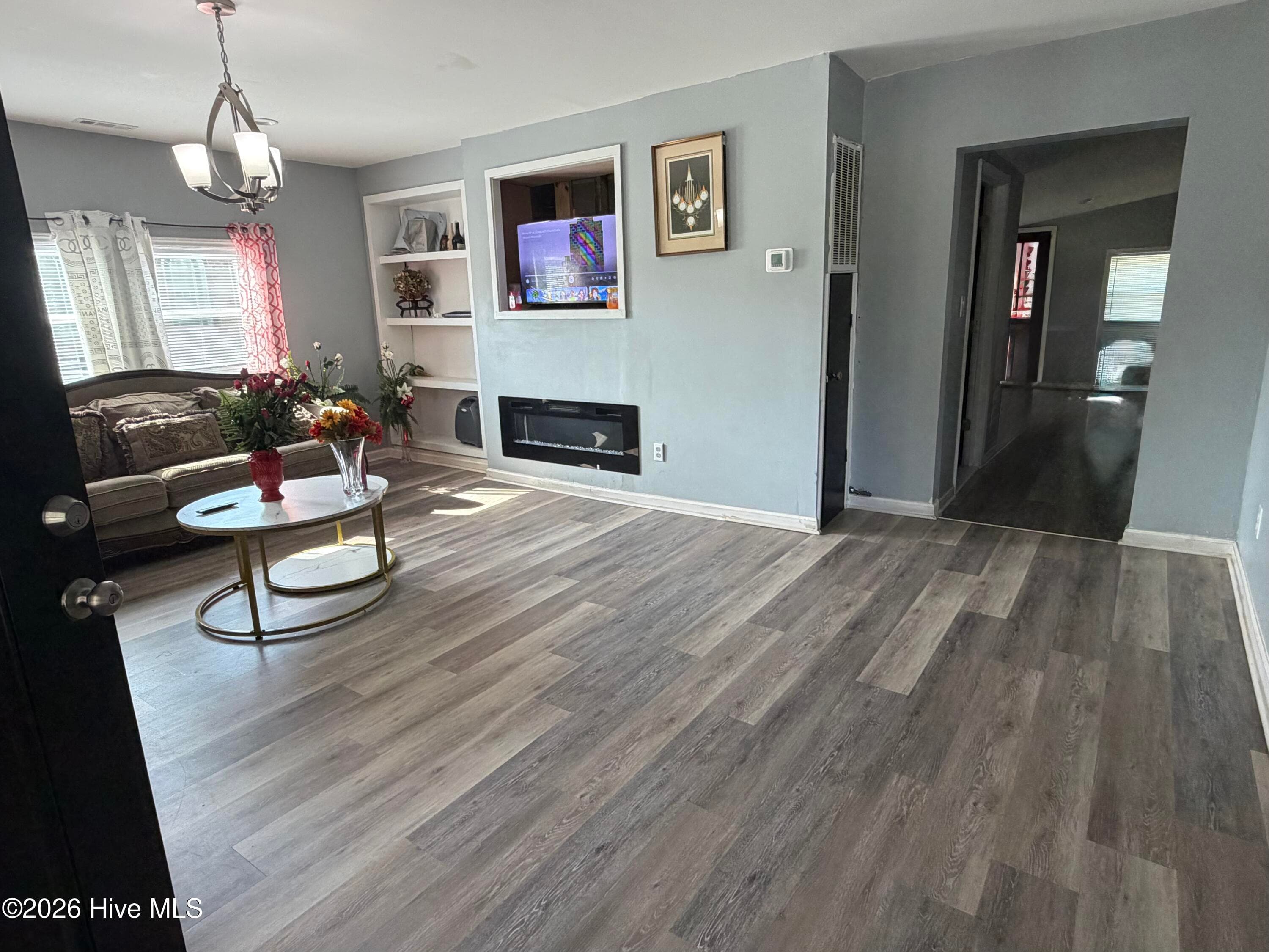 Single Family Residence at 204 E Oak Street, Goldsboro, NC 27530, photo 5 of 14