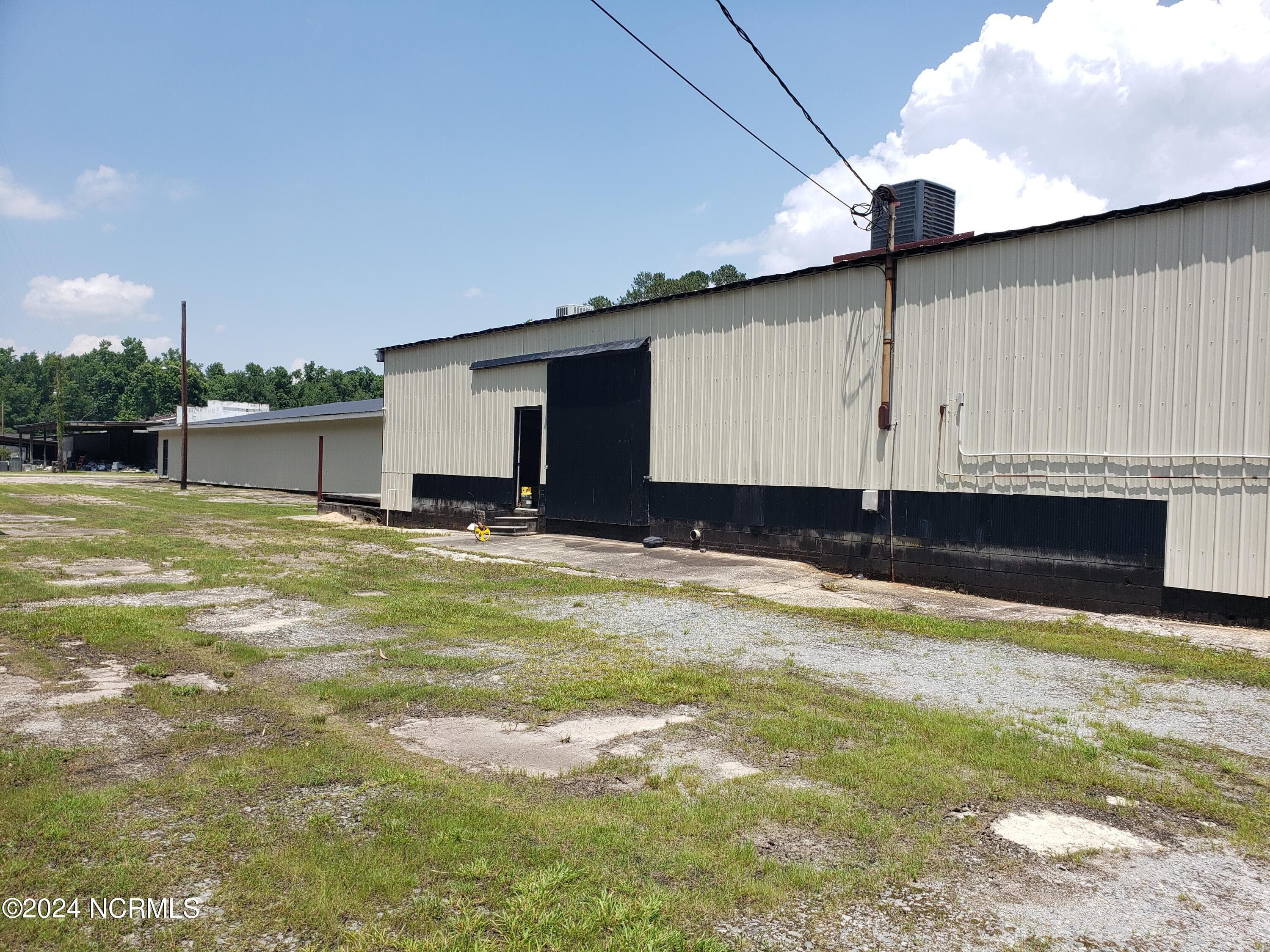 Commercial Sale at 614 Washington Street, Whiteville, NC 28472, photo 9 of 13