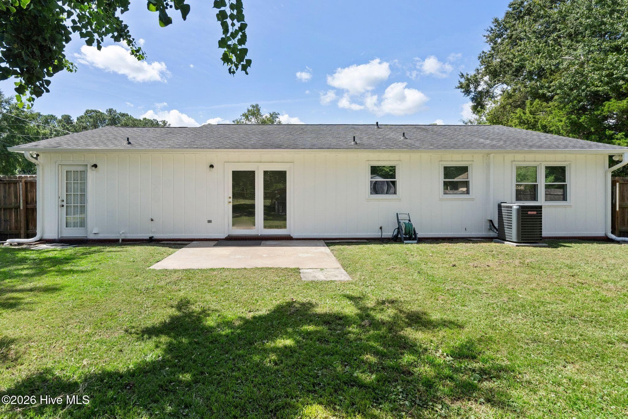 Single Family Residence at 514 Plymouth Drive, Wilmington, NC 28405, photo 2 of 4