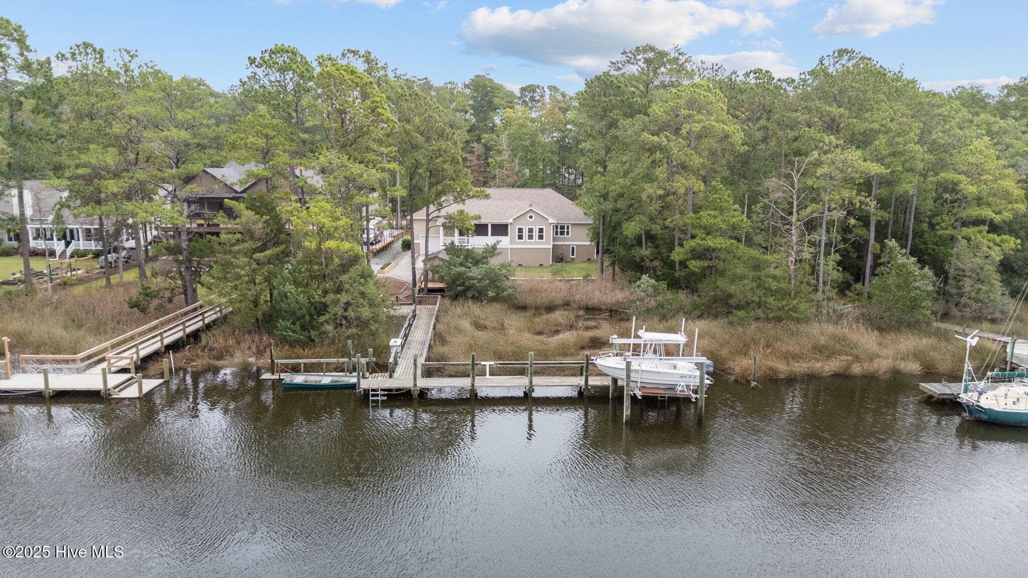402 Whittaker Point Road, Oriental, NC 28571