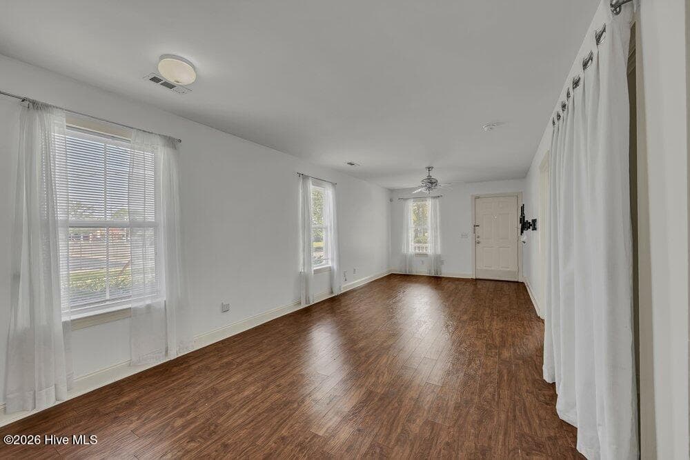 Single Family Residence at 100 S 11th Street, Wilmington, NC 28401, photo 10 of 24
