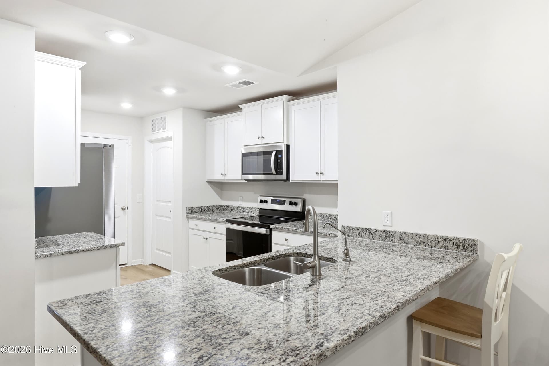 Single Family Residence at 530 Poppleton Drive, Hampstead, NC 28443, photo 11 of 61
