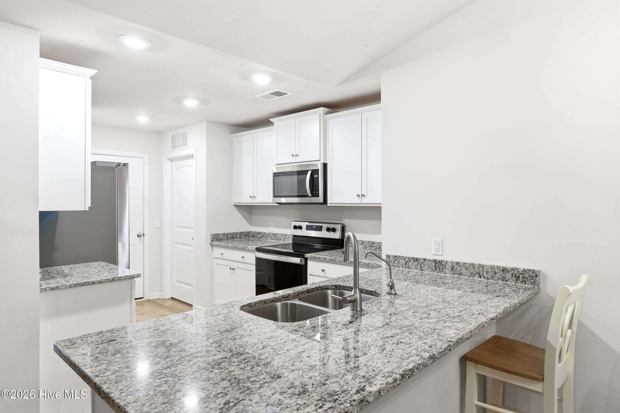 Single Family Residence at 530 Poppleton Drive, Hampstead, NC 28443, photo 11 of 61