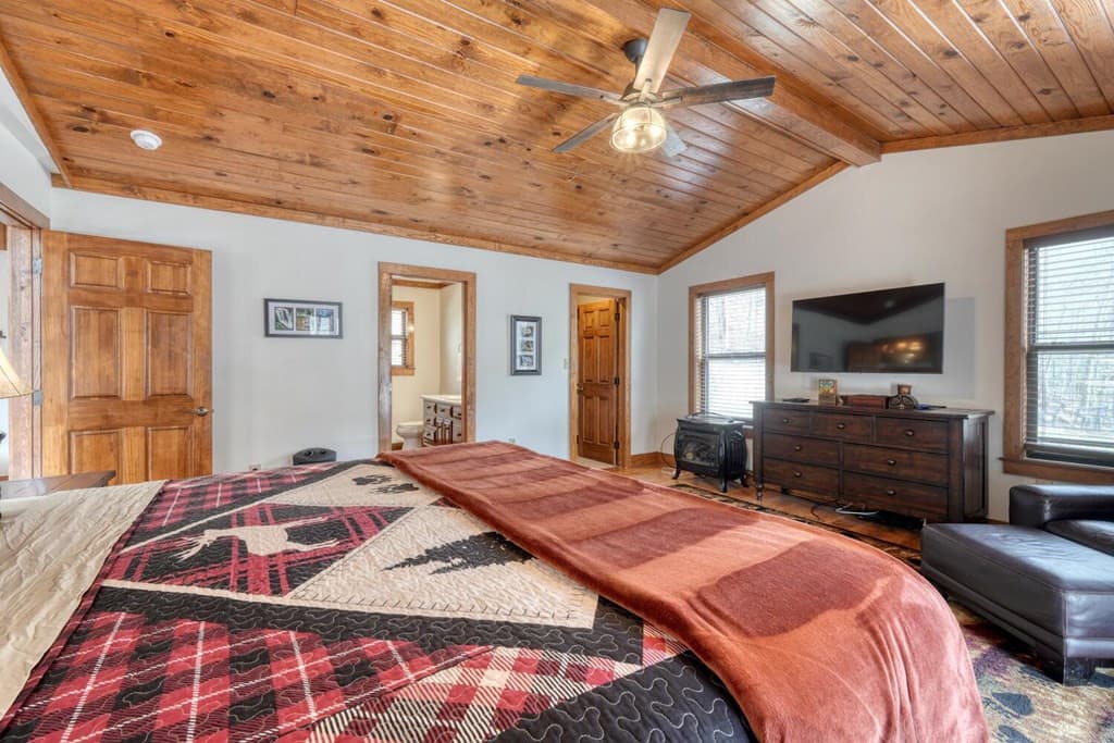 Residential at 575 Carolina Springs Lane, Franklin, NC 28734, photo 22 of 68