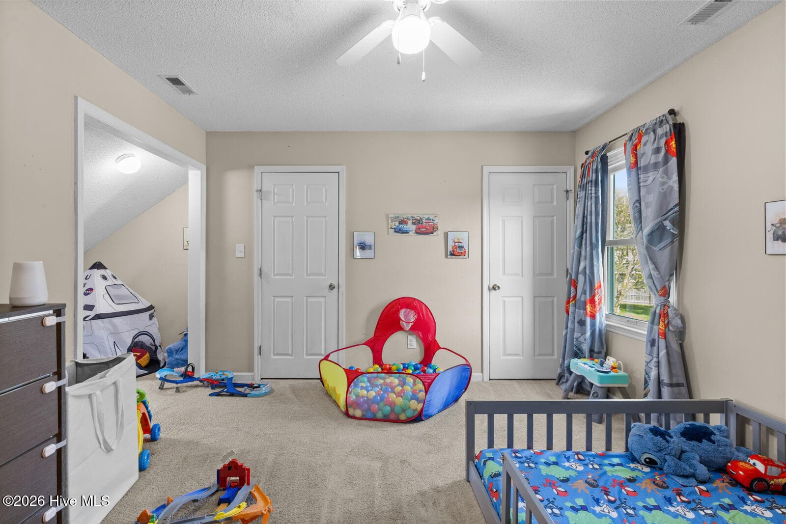 Single Family Residence at 405 Wolf Run Drive, Jacksonville, NC 28546, photo 23 of 31