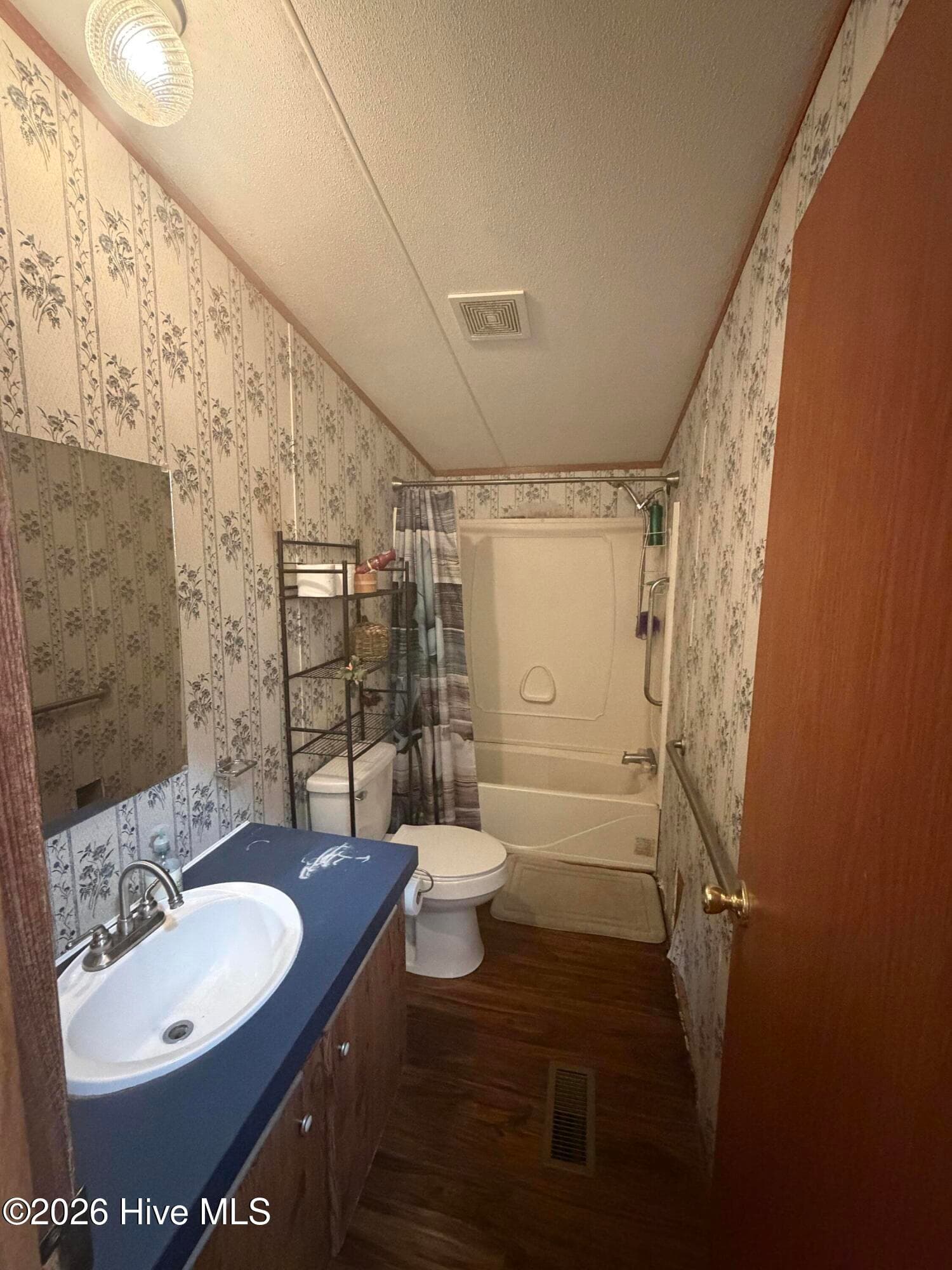 Manufactured Home at 1110 Hewett Road SW, Supply, NC 28462, photo 10 of 18