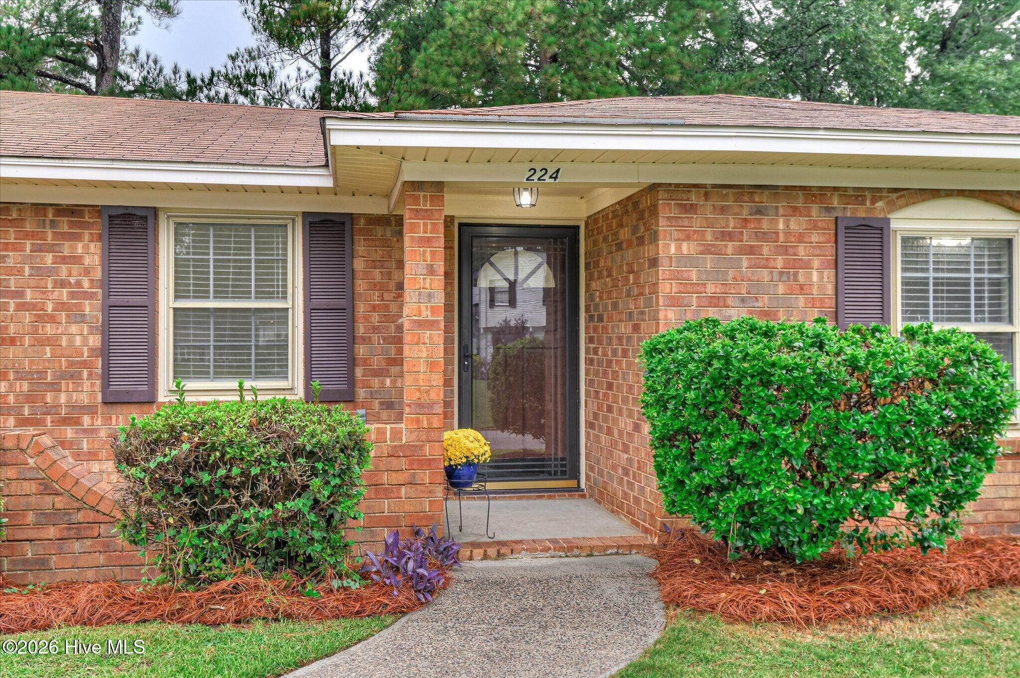 Single Family Residence at 224 Cavalier Drive, Martinez, GA 30907, photo 4 of 34