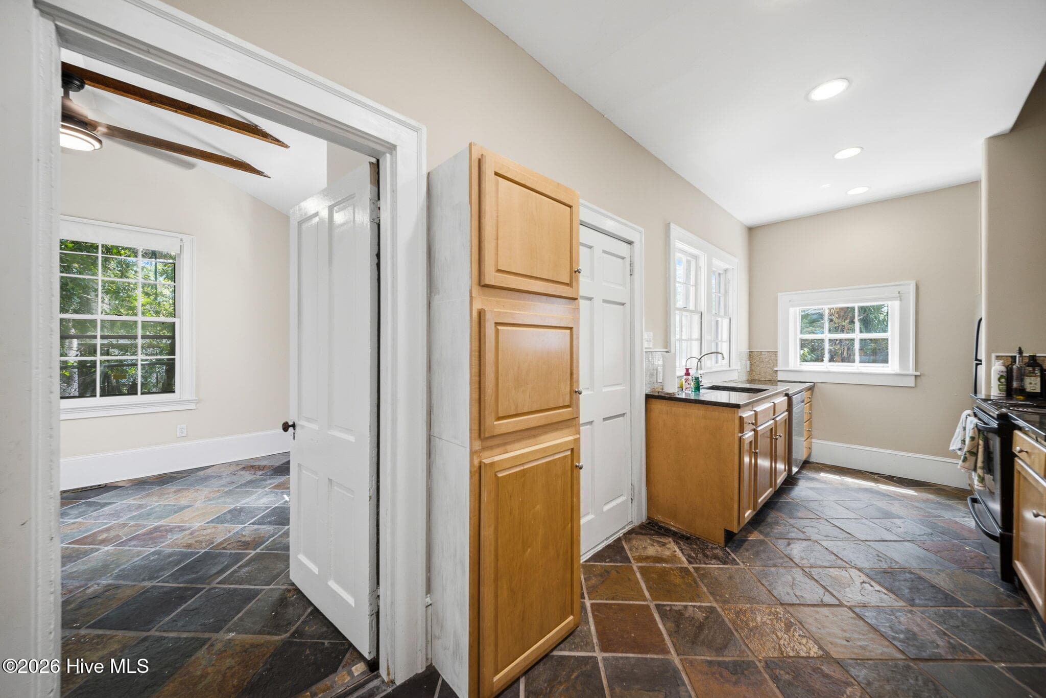 Single Family Residence at 106 Castle Street, Wilmington, NC 28401, photo 27 of 54