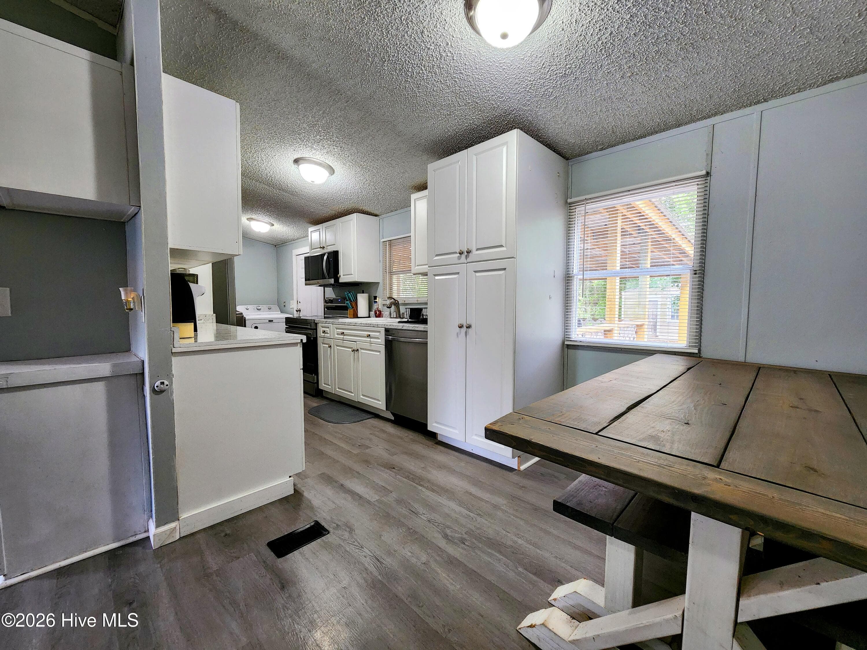 Manufactured Home at 623 Sandy Bluff Drive SW, Supply, NC 28462, photo 5 of 26