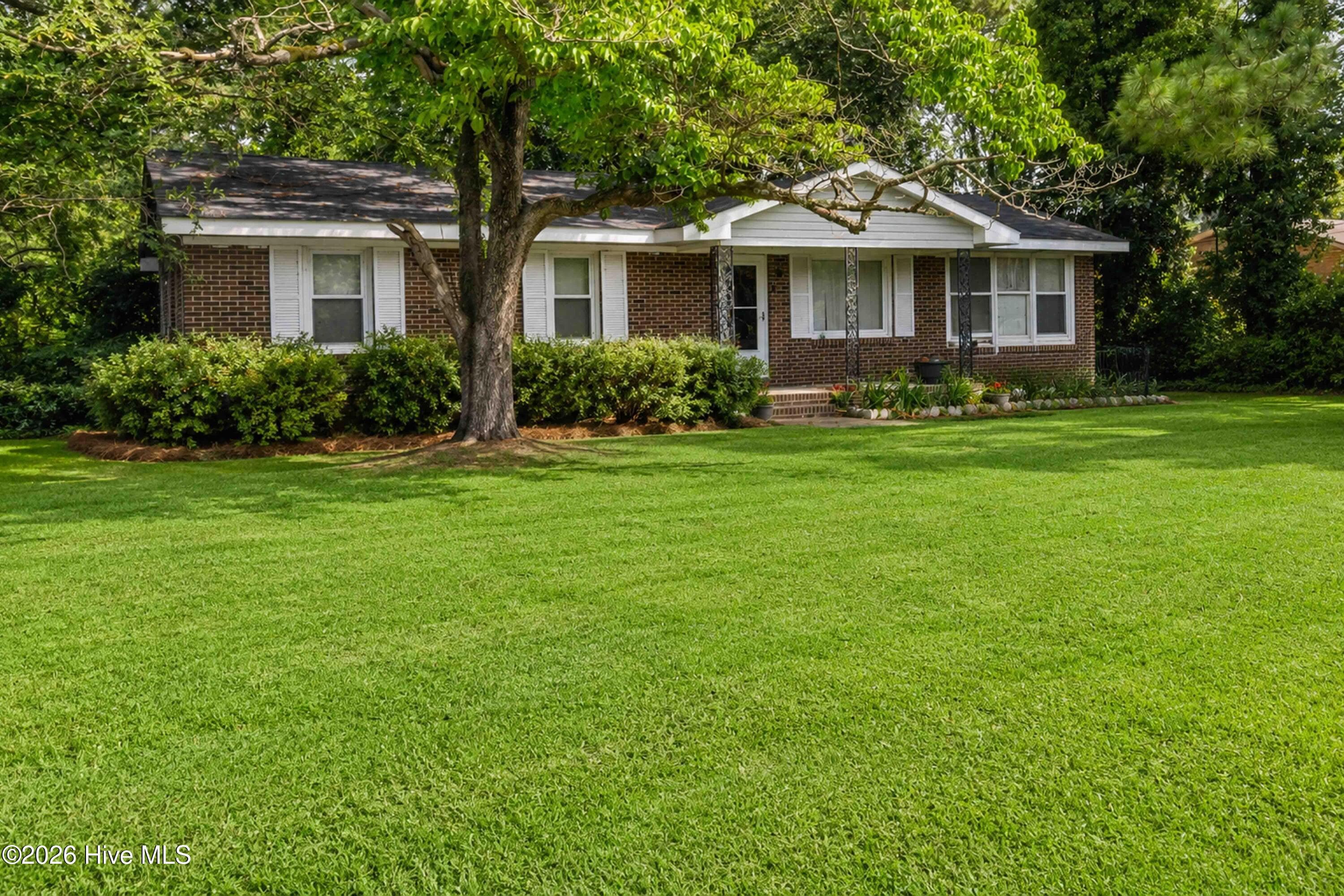 Single Family Residence at 4910 White Oak Loop, Wilson, NC 27893, photo 2 of 35