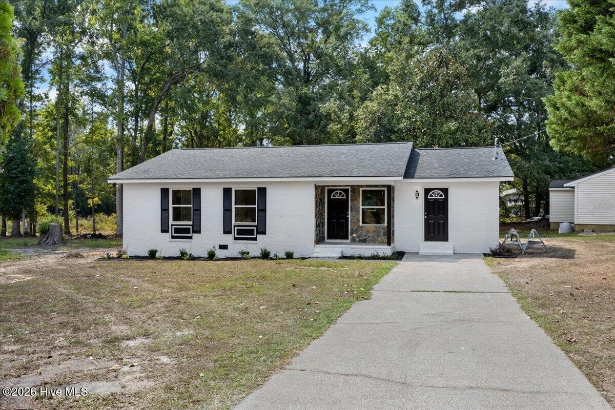 Single Family Residence at 901 Kennedy Circle, Thomson, GA 30824, photo 3 of 24