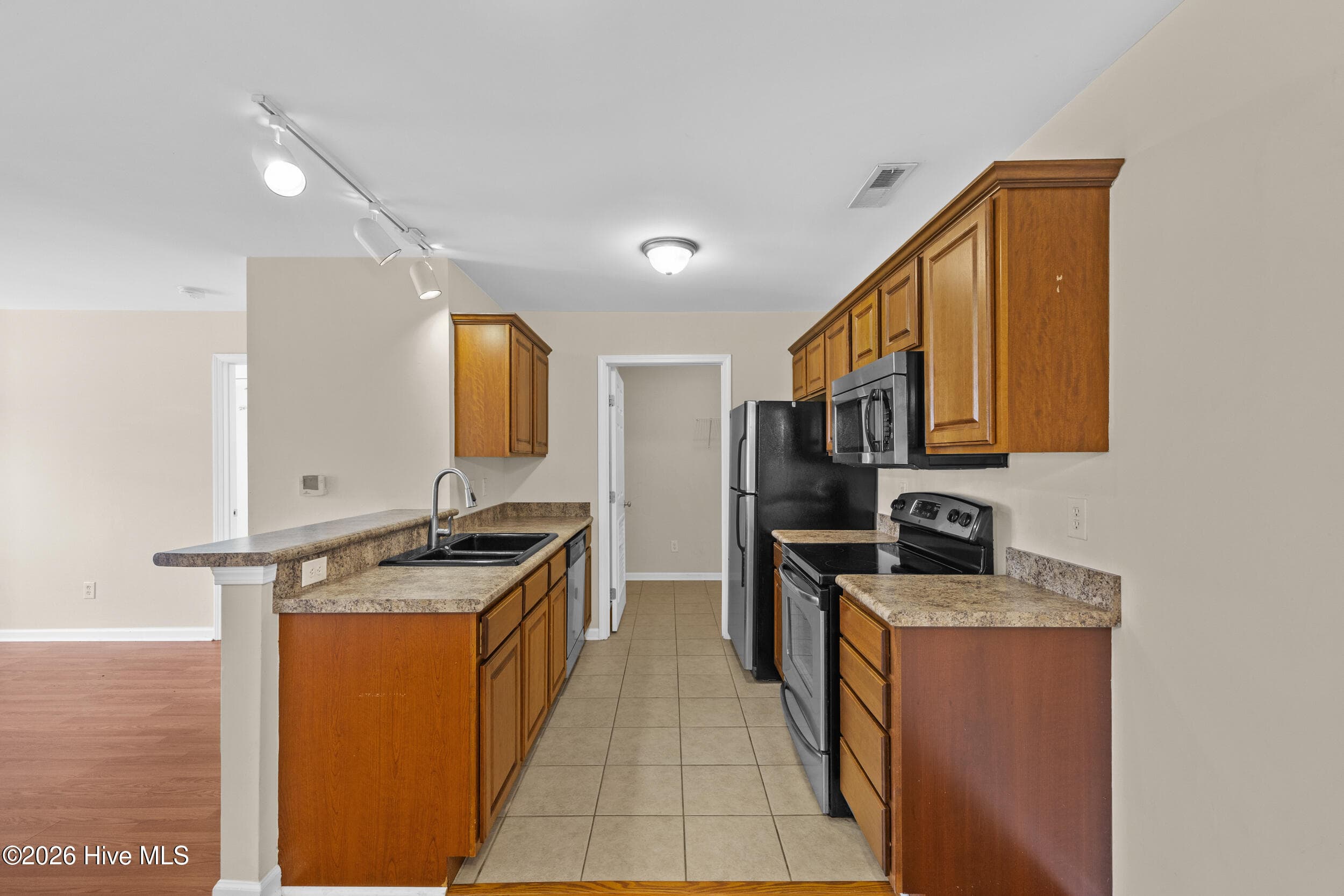 Condominium at 4420 Jay Bird Circle Unit 101, Wilmington, NC 28412, photo 12 of 36