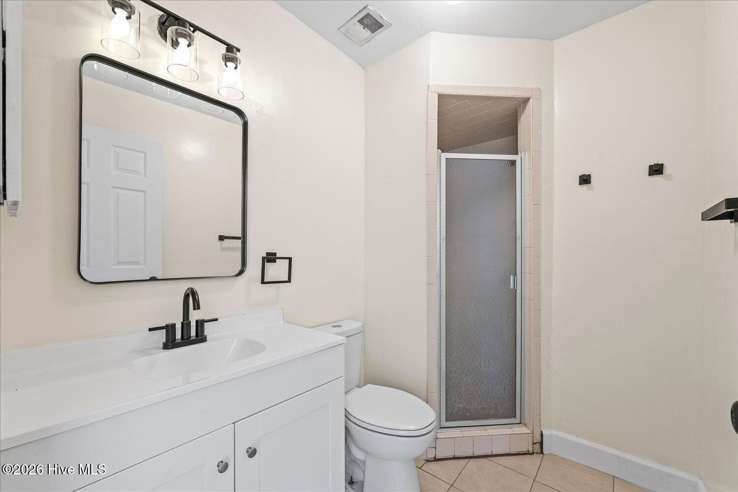 Full hall bath - 307 Telfair Street, Augusta, GA 30901