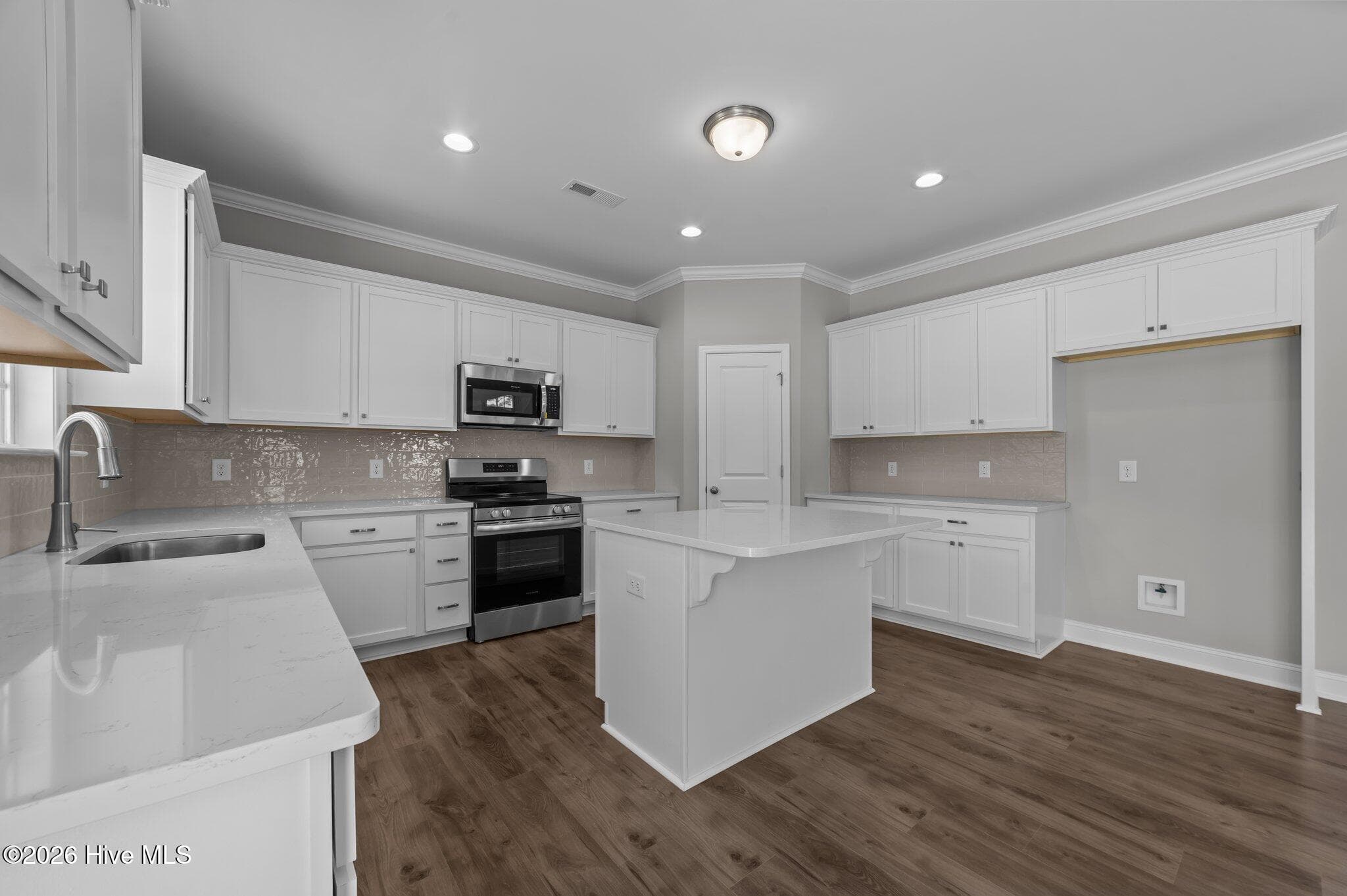 Photo of similar home - 878 Lendy Drive, Greenville, NC 27858