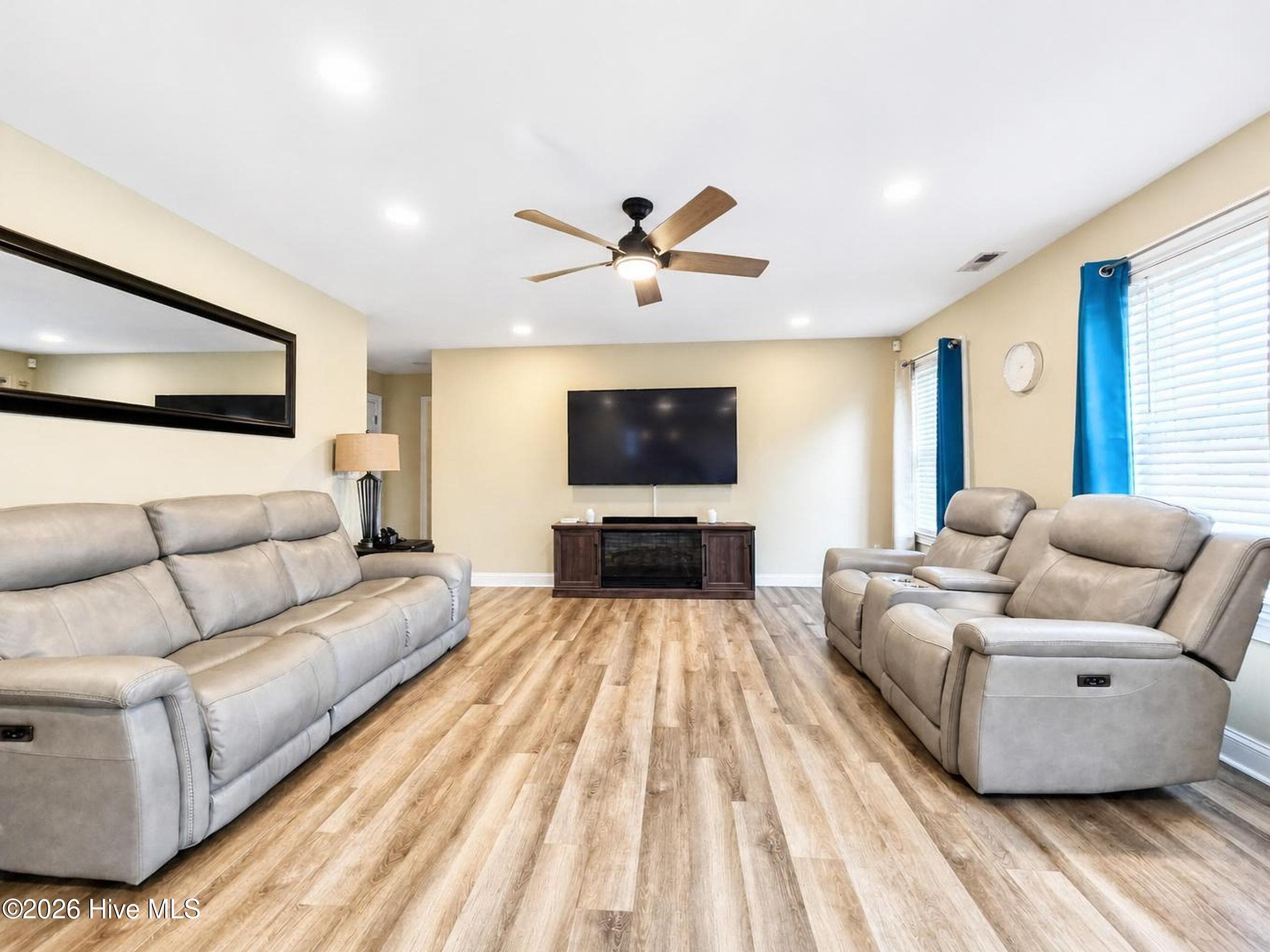 Single Family Residence at 1660 Cedar Point Circle, Elizabeth City, NC 27909, photo 2 of 3