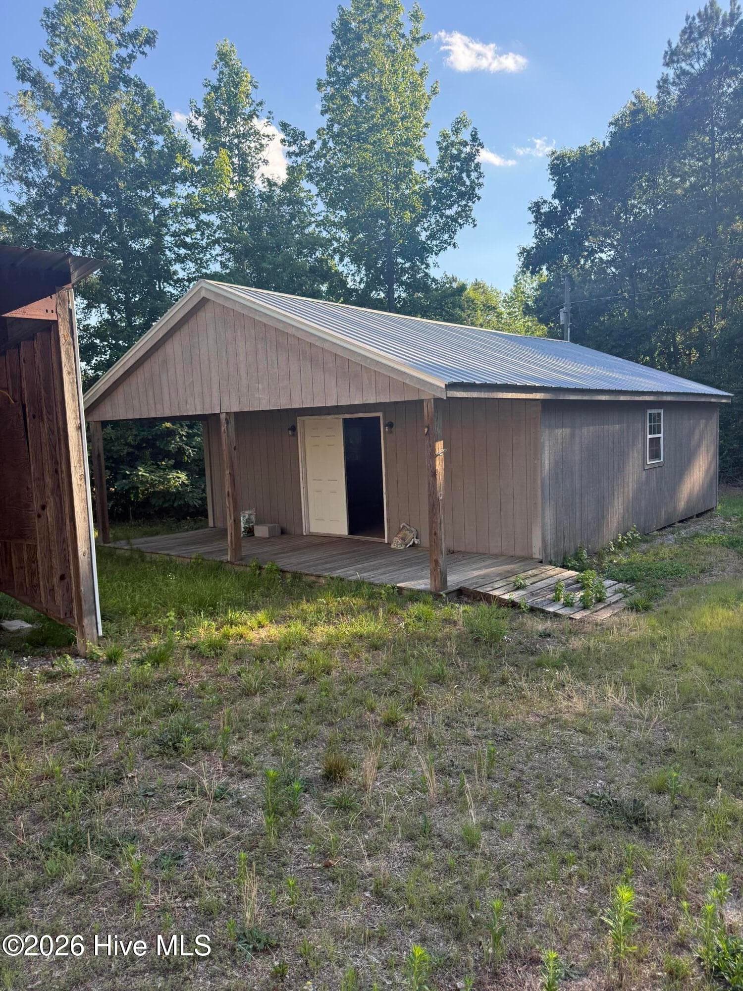 Manufactured Home at 605 Big Woods Road, Macon, NC 27551, photo 33 of 38