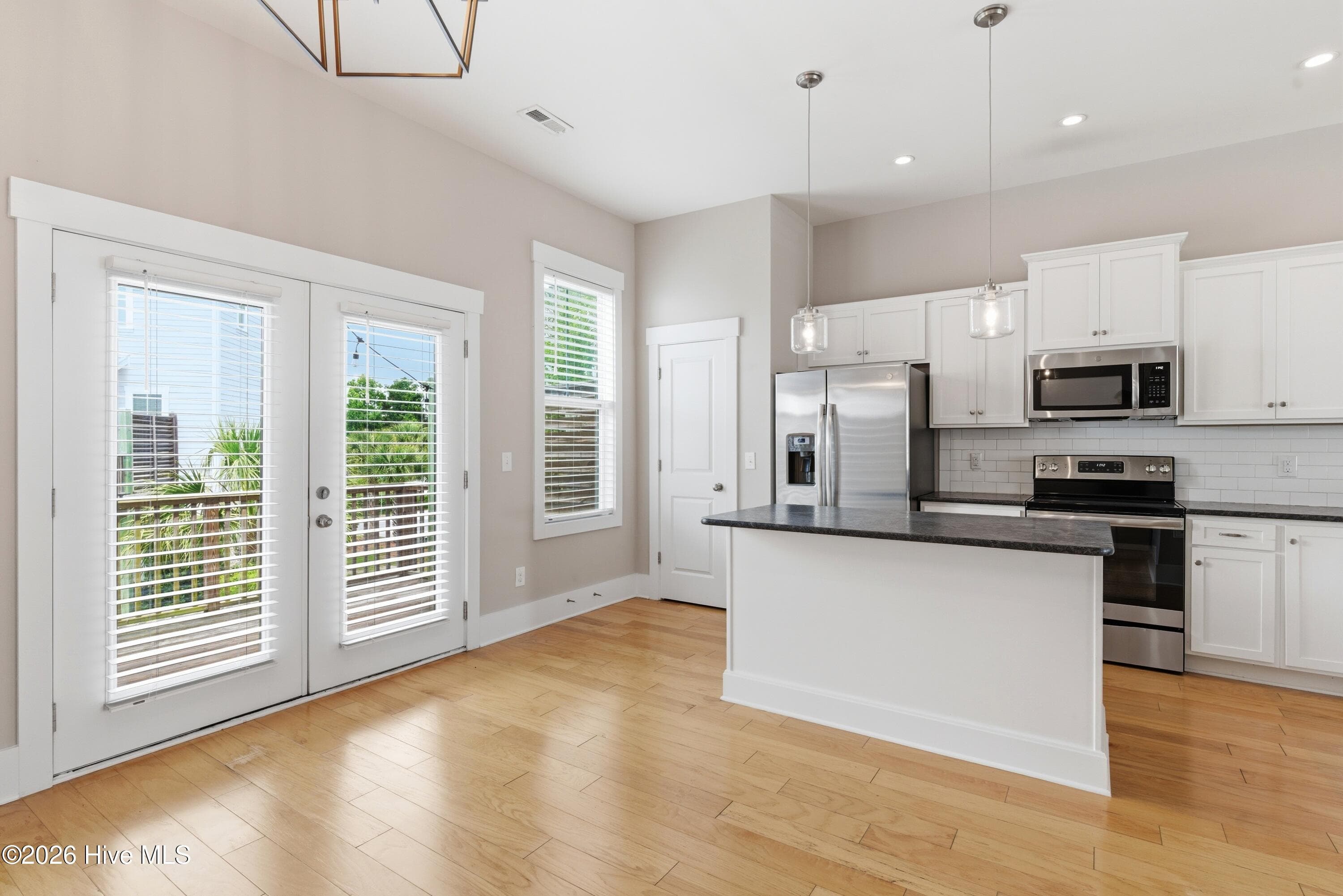 Townhouse at 1810 Bungalow Row, Wilmington, NC 28409, photo 10 of 53
