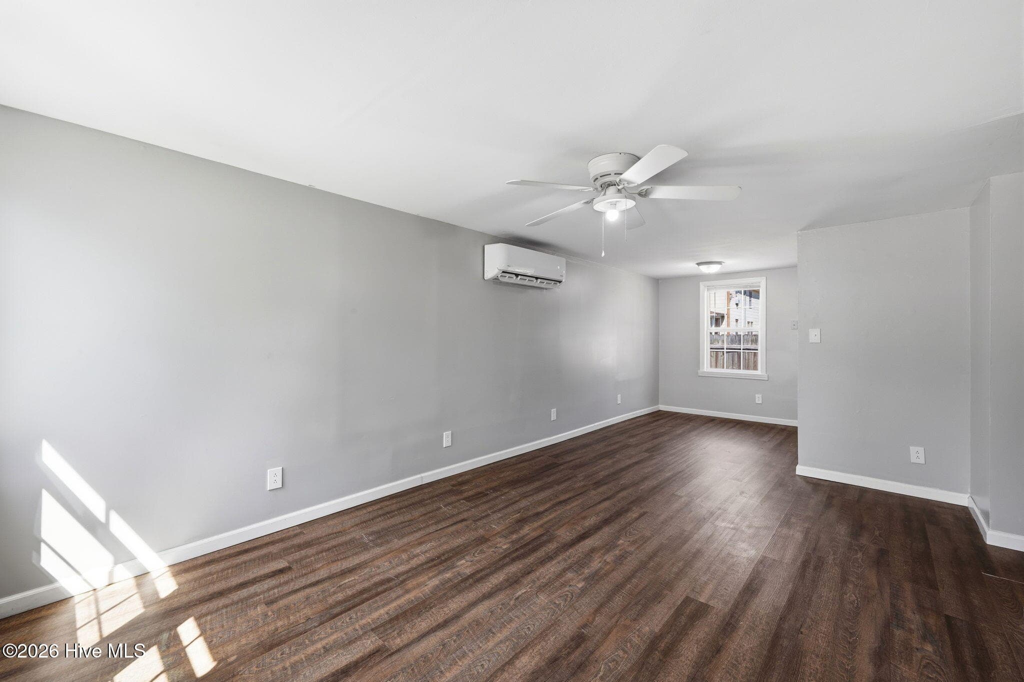 Single Family Residence at 518 Ruth Avenue, New Bern, NC 28560, photo 4 of 51