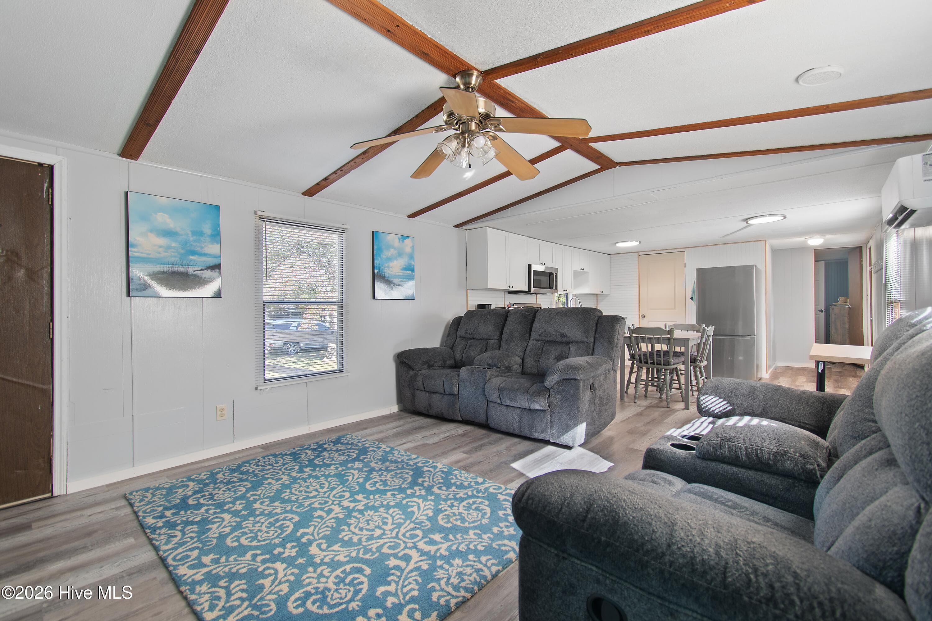 Manufactured Home at 1471 Pine Tree Circle SW, Supply, NC 28462, photo 6 of 23