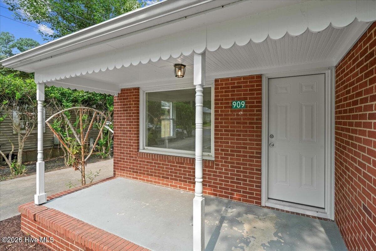 Single Family Residence at 909 N Carolina Street, Goldsboro, NC 27530, photo 6 of 31