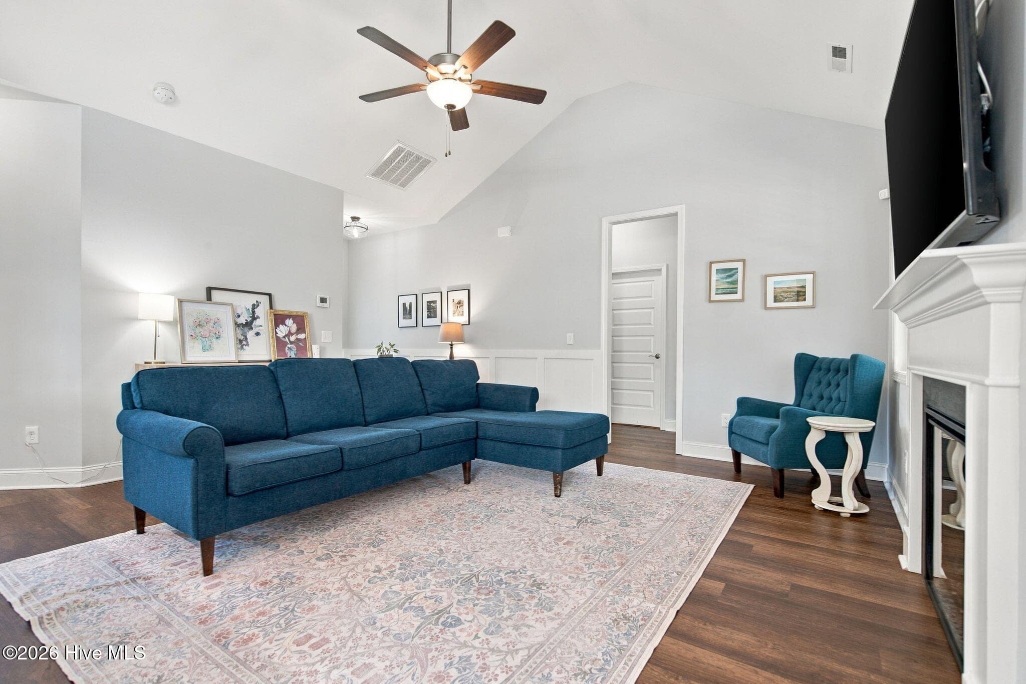 Single Family Residence at 2024 Blue Bonnet Circle, Castle Hayne, NC 28429, photo 6 of 42